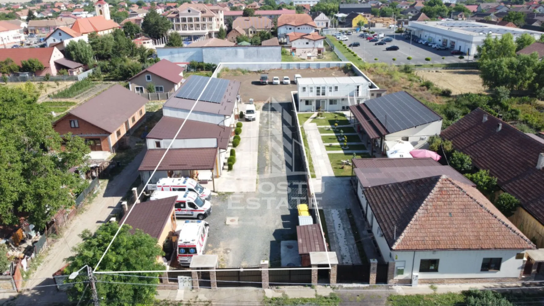 SAD de vanzare in EXCLUSIVITATE, 392 mp, 2693 mp teren, Sacalaz - APOSTU ESTATE va propune spre vanzare proprietate speciala, 392 mp SAD si 2693 mp teren, Sacalaz.

La parter regasim o receptie cu scara si elevator pentru persoane cu dizabilitati, grup sanitar pacienti, cabinet consultatii, sala tratament, grupuri sanitare si vestiare precum si o bucatarie profesionala.
La etaj avem 9 camere , o chicineta, 4 grupuri sanitare, 2 oficii. Accesul intre parter si etaj se face pe o scara exterioara.
Cladirea a fost gandita sa functionaze ca un centru medical.
Terenul de care beneficiaza proprietatea este de 2693 mp.
Confortul termic este asigurat de centrala pe gaz. De asemenea proprietatea beneficiaza de panouri fotovoltaice de 30 kW.
Proprietatea se afla in imediata vecinatate a magazinului Lidl .

Va asteptam la o vizionare.

CP2577854