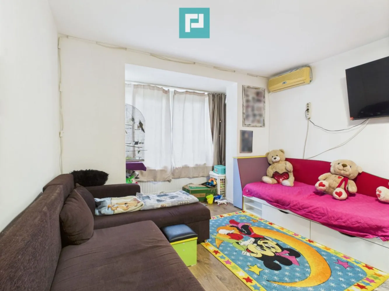 Apartament plus garaj podgoria - De vanzare apartament 50 m utili
- DOUA CAMERE
-DOUA HOLURI
-BUCATARIE
-BAIE
-GARAJ 13 mp

Apartamentul este renovat recent, tablou electric nou, dispune de baie cu dus de sticla modern, clime in ambele camere, centrala pe gaz , canalizare separata , situat intr-un bloc cu 4 etaje fiind la parterul blocului, in fata la scoala gimnaziala nr 5 in spate la liceul Iuliu Maniu la 2 minute de toate mijloacele de transport si de interes, farmacie, parc copii, medic de familie , stomatologie, magazine dar totodata o oaza de liniste.
Apartamentul ramane mobilat si utilat, televizoare , plita, cuptor, masina de spalat, masina de uscat, garajul si locul de parcare se afla in fata scarii de iesire din bloc.
Nu pierdeţi această oportunitate, fiţi prima persoană care solicită o vizionare asistată.
Victor Nedelcu – Consultant imobiliar Property Lab
Tel: +40 744 772 772 – E.mail: victor.nedelcu@propertylab.ro
sau 
Radu Mitran – Consultant imobiliar Property Lab
Tel: +40 751 621 035 – E.mail: radu.mitran@propertylab.ro
CP2592563