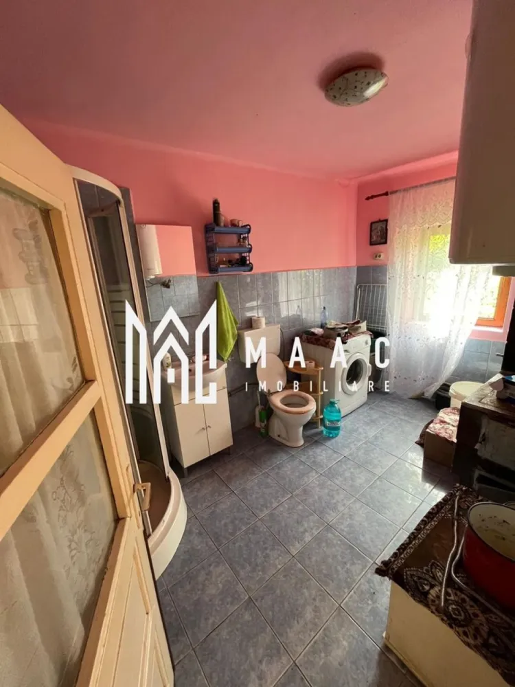 Casa 2 Camere | Teren 259 | Curte Individuala | Rasinari - MAAC Imobiliare vă propune spre vânzare o casă situată în Rășinari, una dintre cele mai apreciate localități din apropierea municipiului Sibiu, recunoscută pentru liniște, aer curat și peisajele deosebite.

Proprietatea este amplasată pe un teren de 259 mp și dispune de o suprafață construită de 72 mp.

Casa este compartimentată astfel:

2 camere
Bucătărie
Hol
Baie
Pivniță

Locuința reprezintă o alegere potrivită atât pentru rezidență permanentă, cât și pentru casă de vacanță, beneficiind de o curte proprie și de acces facil către toate punctele de interes din localitate.

Avantaje:

Situată în Rășinari
Curte proprie
Pivniță pentru depozitare
Zonă liniștită
La doar câteva minute de Sibiu

Pentru mai multe detalii și programarea unei vizionări, vă rugăm să precizați că ați văzut anunțul cu ID: CP3162005