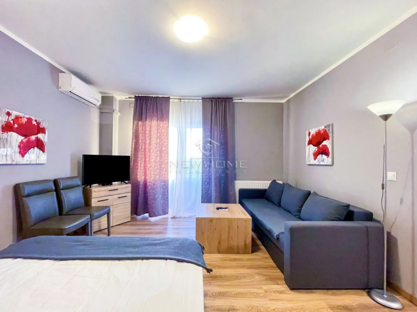 Apartament 1 camera, Parcare, zona Iulius Mall Park Lake - NewHOME imobiliare ofera in EXCLUSIVITATE spre inchiriere un apartament modern cu 1 camera semidecomandat, in ansamblul rezidential Park Lake, zona Iulius Mall. Apartamentul dispune de o suprafata utila de 38 mp + balcon, amplasat la etajul 9 din 10 al unui imobil nou finalizat in anul 2023. Pozitionarea sa ofera sansa de a va bucura in fiecare zi de o panorama superba spre lacul Gheorgheni. Compartimentat astfel: hol, bucatarie, camera, baie, balcon, posibilitate loc de PARCARE subteran 60 euro pe luna. Pentru confortul Dvs. se inchiriaza complet mobilat/utilat, dotat cu centrala termica proprie, AER conditionat, electrocasnice de calitate. Avand in vedere poziția si avantajele, zona este una de mare interes, fiind in apropiere de centrul comercial Iulius Mall, Porsche Engineering, facultatea FSEGA, Business centre, Iulius Park, etc. Pentru mai multe informatii si pentru a programa o vizionare, contactati-ne cu incredere!