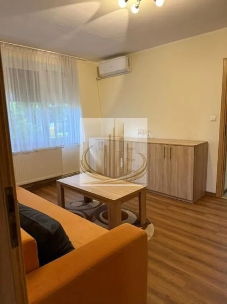Apartament modern 2 camere, centrala proprie - 🏢 Grand Mobilis Imobiliare vă propune spre închiriere un apartament modern, situat în zona Take Ionescu, într-una dintre cele mai căutate și accesibile zone centrale ale Timișoarei.

✨ Detalii proprietate:

* Tip: apartament cu 2 camere
* Suprafață: 48 mp
* Etaj: parter
* Compartimentare: foarte bine gândită și eficientă
* Bucătărie: închisă
* Se închiriază complet mobilat și utilat

🔥 Dotări și beneficii:

* Centrală proprie
* Aer condiționat
* Apartament modern, gata de locuit

📍 Localizare excelentă:

* Zonă centrală, liniștită și foarte bine poziționată
* La doar 7 minute de Iulius Mall
* La 5 minute de Punctele Cardinale
* Acces rapid către toate punctele importante ale orașului

🏙️ Apartamentul este ideal pentru persoane care își doresc confort, acces rapid către centrul orașului și un spațiu modern, bine întreținut.

📞 Pentru detalii și programări vizionări, contactați Grand Mobilis Imobiliare.
ID intern CP3178566