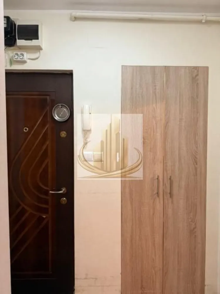 Apartament modern 2 camere, centrala proprie - 🏢 Grand Mobilis Imobiliare vă propune spre închiriere un apartament modern, situat în zona Take Ionescu, într-una dintre cele mai căutate și accesibile zone centrale ale Timișoarei.

✨ Detalii proprietate:

* Tip: apartament cu 2 camere
* Suprafață: 48 mp
* Etaj: parter
* Compartimentare: foarte bine gândită și eficientă
* Bucătărie: închisă
* Se închiriază complet mobilat și utilat

🔥 Dotări și beneficii:

* Centrală proprie
* Aer condiționat
* Apartament modern, gata de locuit

📍 Localizare excelentă:

* Zonă centrală, liniștită și foarte bine poziționată
* La doar 7 minute de Iulius Mall
* La 5 minute de Punctele Cardinale
* Acces rapid către toate punctele importante ale orașului

🏙️ Apartamentul este ideal pentru persoane care își doresc confort, acces rapid către centrul orașului și un spațiu modern, bine întreținut.

📞 Pentru detalii și programări vizionări, contactați Grand Mobilis Imobiliare.
ID intern CP3178566