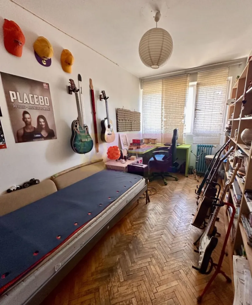 3 camere Mihai Bravu- Iancului - Compania imobiliara Apulum94 va propune un apartament de trei camere confort 1,semidecomandat,etaj 8/10 situat in apropiere de intersectia Mihai Bravu- Iancului, cu o suprafata utila de 60mp si o suprafata totala de 65 mp. Blocul este din anul 1965 si este anvelopat,a fost expertizat si incadrat in clasa U2. Apartamentul este pozitionat intr-o zona foarte bine conectata la mijloace de transport,magazine,piata , scoli, metrou.
 Pentru mai multe detalii sau o eventuala vizionare a apartamentului va rog sa sunati la numarul de telefon 0733683454- Dorin Dinu.