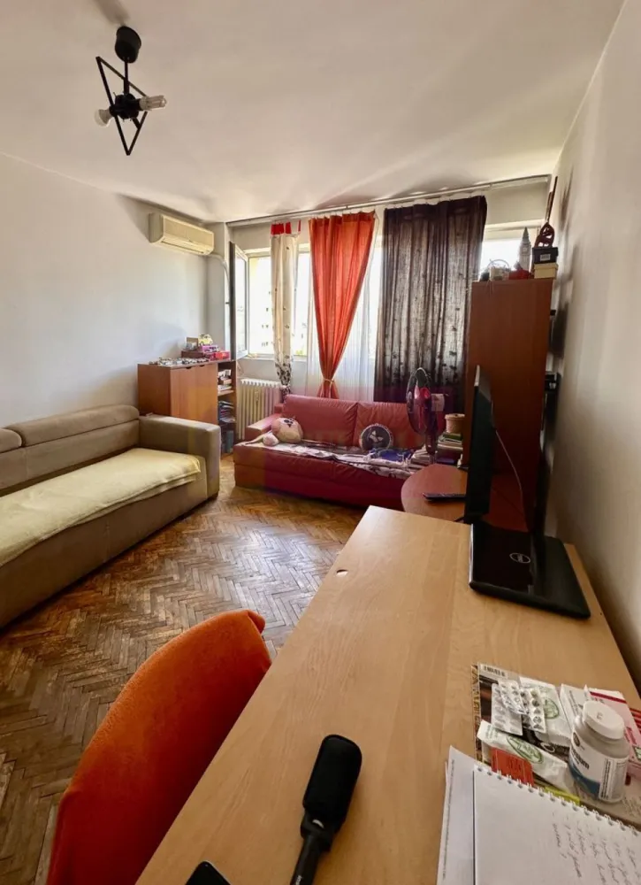 3 camere Mihai Bravu- Iancului - Compania imobiliara Apulum94 va propune un apartament de trei camere confort 1,semidecomandat,etaj 8/10 situat in apropiere de intersectia Mihai Bravu- Iancului, cu o suprafata utila de 60mp si o suprafata totala de 65 mp. Blocul este din anul 1965 si este anvelopat,a fost expertizat si incadrat in clasa U2. Apartamentul este pozitionat intr-o zona foarte bine conectata la mijloace de transport,magazine,piata , scoli, metrou.
 Pentru mai multe detalii sau o eventuala vizionare a apartamentului va rog sa sunati la numarul de telefon 0733683454- Dorin Dinu.