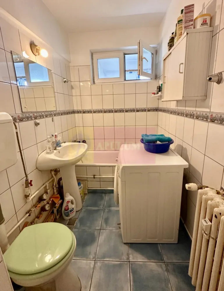 3 camere Mihai Bravu- Iancului - Compania imobiliara Apulum94 va propune un apartament de trei camere confort 1,semidecomandat,etaj 8/10 situat in apropiere de intersectia Mihai Bravu- Iancului, cu o suprafata utila de 60mp si o suprafata totala de 65 mp. Blocul este din anul 1965 si este anvelopat,a fost expertizat si incadrat in clasa U2. Apartamentul este pozitionat intr-o zona foarte bine conectata la mijloace de transport,magazine,piata , scoli, metrou.
 Pentru mai multe detalii sau o eventuala vizionare a apartamentului va rog sa sunati la numarul de telefon 0733683454- Dorin Dinu.