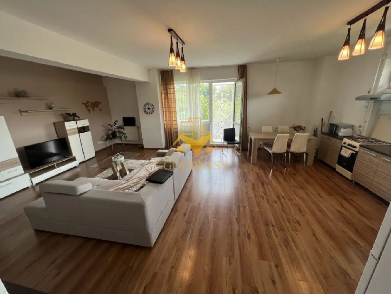 2 camere, modern, bloc nou, Manastur, zona Usamv, Platinia - GOLDNESS Imobiliare vă propune spre închiriere un apartament cu 2 camere complet mobilat și utilat, la etajul 2 într-un imobil de 8 etaje, în cartierul Manastur. Apartamentul este compartimentat astfel:
 - dormitor cu pat matrimonial, dressing, noptiere
 - living cu bucatarie open-space complet utilată, canapea extensibla, loc de servit masa 
 - baie cu cabina de dus, calorifer port prosop inox și dulap pentru depozitare.
 - terasa de 15 mp.

Imobilul este dotat cu toate cele necesare- centrală proprie, mașină de spălat haine, frigider, plită electrică, hotă, etc. 
Se află în apropierea stațiilor de transport în comun, magazine, restaurante, spații verzi, farmacii, etc. 
Posibilitate de parcare in zona !

Dacă sunteți interesați de acest apartament și doriți să îl vizionați, dar și pentru alte oferte sau detalii nu ezitați să ne contactați telefonic sau prin e-mail - goldnessimobiliare@gmail.com. Vă stăm la dispoziție!