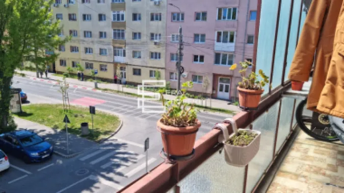 2 camere decomandate -balcon 6 mp- etaj 2 -orientare sud estica – Ștrand