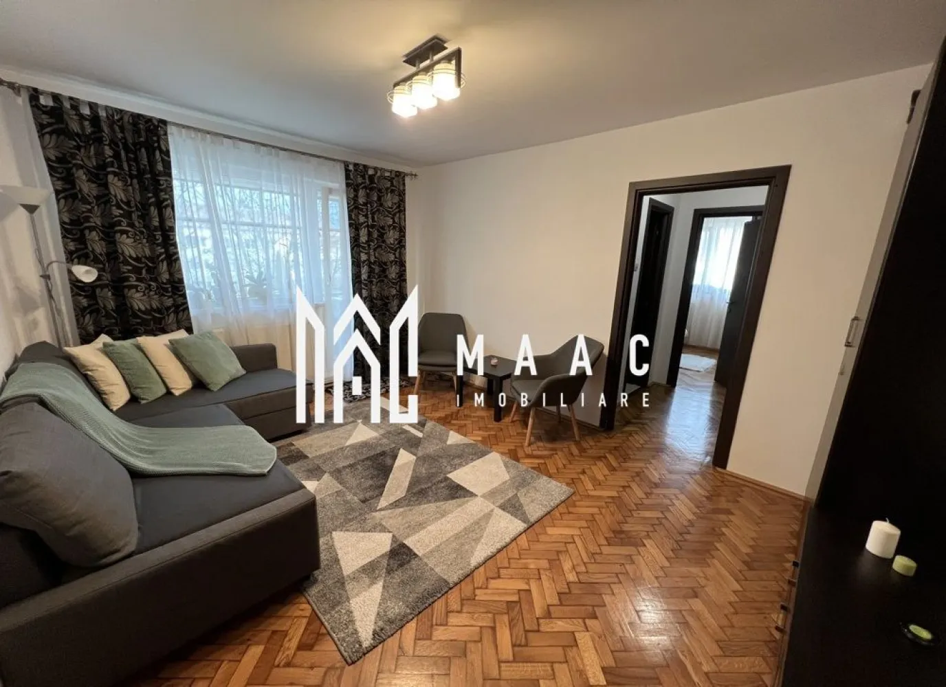 Apartament 2 camere | Balcon | Zona Rahova - MAAC Imobiliare va prezinta un apartament cu 2 camere, suprafata utila de 46 mp, situat la etajul 4 din 4, acoperit cu țiglă, fără mansardă deasupra in zona Rahovei.

Compartimentare și spațiu:
Bucătărie separată
Living 
Dormitor 
Baie cu geam de aerisire
Hol de acces 
Balcon
Dresing spațios, ideal pentru depozitare.

Dotări și finisaje:
Încălzire proprie prin centrală termică și calorifere.
Ușă metalică la intrare.
Apartamentul a fost renovat complet recent.

Opțiuni de vânzare:
Se poate vinde atat nemobilat cat si mobilat in functie de preferintele clientilor.

Localizare și avantaje:
Statii de autobuz în apropiere, facilitând accesul rapid către alte zone ale orașului.
Magazine, farmacii, școli, grădinițe și alte servicii esențiale la câțiva pași distanță.

Pentru mai multe detalii precizati telefonic ca ati vazut anuntul cu ID: CP2928586