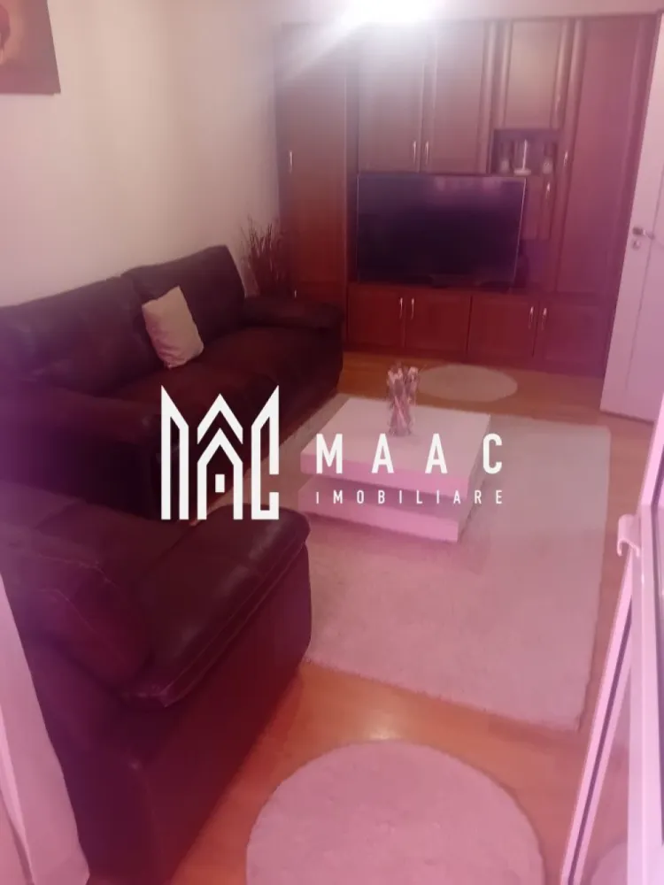 Apartament 2 camere | Balcon | 56 MPU | Mobilat | V. Aaron - MAAC Imobiliare vă propune spre vânzare un apartament cu 2 camere situat în cartierul Vasile Aaron, amplasat la etajul 10 din 10 al unui imobil dotat cu lift nou, într-o zonă cu acces facil către magazine, transport public și alte puncte de interes.

Locuința are o suprafață utilă de 56 mp. 
Apartamentul beneficiază de balcon închis cu termopan și de baie cu geam.

Compartimentare:
-living
-dormitor
-bucătărie
-baie cu geam
-hol
-balcon închis cu termopan

Apartamentul dispune de pivniță la subsol cu o suprafață de aproximativ 16 mp, oferind spațiu suplimentar pentru depozitare.

Apartamentul este dotat cu instalație de aer condiționat și se predă mobilat și utilat, fiind pregătit pentru mutare imediată.

Pentru mai multe detalii și programarea unei vizionări, vă rugăm să contactați echipa MAAC Imobiliare și să menționați ID-ul proprietății: CP3154612