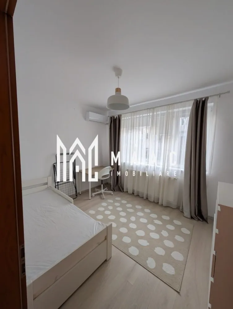 Apartament de vanzare Sibiu 3 camere semidecomandat | Calea Dumbravii | 64 mp - Apartament de vânzare în Sibiu, zona Calea Dumbrăvii, cu 3 camere semidecomandate și 64 mp utili, complet mobilat și utilat, potrivit pentru mutare rapidă.

Detalii proprietate:
• Suprafață utilă: 64 mp
• Suprafață construită: 77 mp
• Compartimentare: semidecomandat
• Parter într-un imobil cu 10 niveluri
• An construcție: 1980
• Stare interioară: bună
• Construcție finalizată, structură din cărămidă
• Aer condiționat, centrală proprie și geamuri termopan
• Mașină de spălat vase, mașină de spălat rufe cu uscător și televizor smart
• Complet mobilat și utilat
• Bloc izolat și loc de parcare privat inclus

Locuința este amplasată pe Strada Siretului, în zona Calea Dumbrăvii din Sibiu, într-o locație liniștită, în complex rezidențial cu loc de joacă.

Cod anunț CP3154641. Contactați echipa MAAC Imobiliare pentru detalii suplimentare și programarea unei vizionări.