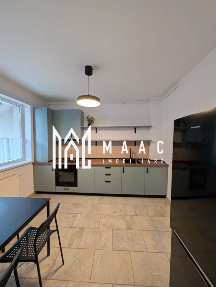 Apartament de vanzare Sibiu 3 camere semidecomandat | Calea Dumbravii | 64 mp - Apartament de vânzare în Sibiu, zona Calea Dumbrăvii, cu 3 camere semidecomandate și 64 mp utili, complet mobilat și utilat, potrivit pentru mutare rapidă.

Detalii proprietate:
• Suprafață utilă: 64 mp
• Suprafață construită: 77 mp
• Compartimentare: semidecomandat
• Parter într-un imobil cu 10 niveluri
• An construcție: 1980
• Stare interioară: bună
• Construcție finalizată, structură din cărămidă
• Aer condiționat, centrală proprie și geamuri termopan
• Mașină de spălat vase, mașină de spălat rufe cu uscător și televizor smart
• Complet mobilat și utilat
• Bloc izolat și loc de parcare privat inclus

Locuința este amplasată pe Strada Siretului, în zona Calea Dumbrăvii din Sibiu, într-o locație liniștită, în complex rezidențial cu loc de joacă.

Cod anunț CP3154641. Contactați echipa MAAC Imobiliare pentru detalii suplimentare și programarea unei vizionări.
