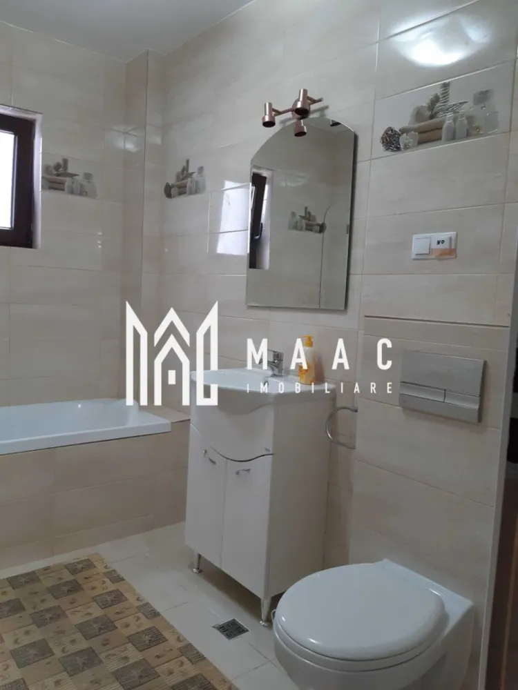 Apartament 2 camere decomandat | Hipodrom 3, Sibiu | 50 mp, balcon, parcare - Apartament de închiriat cu 2 camere, decomandat, în Hipodrom 3, pe strada Doamna Stanca, la 420 EUR/lună. Are 50 mp utili și balcon de 10 mp, fiind o opțiune bună pentru cei care caută un apartament complet echipat, aproape de punctele de interes din zonă.

Detalii proprietate:
• 50 mp utili și 60 mp construiți
• 2 camere, compartimentare decomandată, 1 dormitor, 1 baie, 1 bucătărie
• balcon 10 mp
• etaj 5
• bloc finalizat în 2019, structură din cărămidă
• complet mobilat și utilat, inclusiv mașină de spălat vase și televizor LED
• loc de parcare inclus în fața blocului

Zonă și acces:
Apartamentul este poziționat lângă Kaufland Șelimbăr, la circa 200 m de Sibiu Shopping City, McDonald's, KFC și stații de autobuz. Centrul Istoric al Sibiului este la aproximativ 10 minute cu mașina.

Pentru detalii și vizionare, contactați-ne și menționați codul CP3169652.