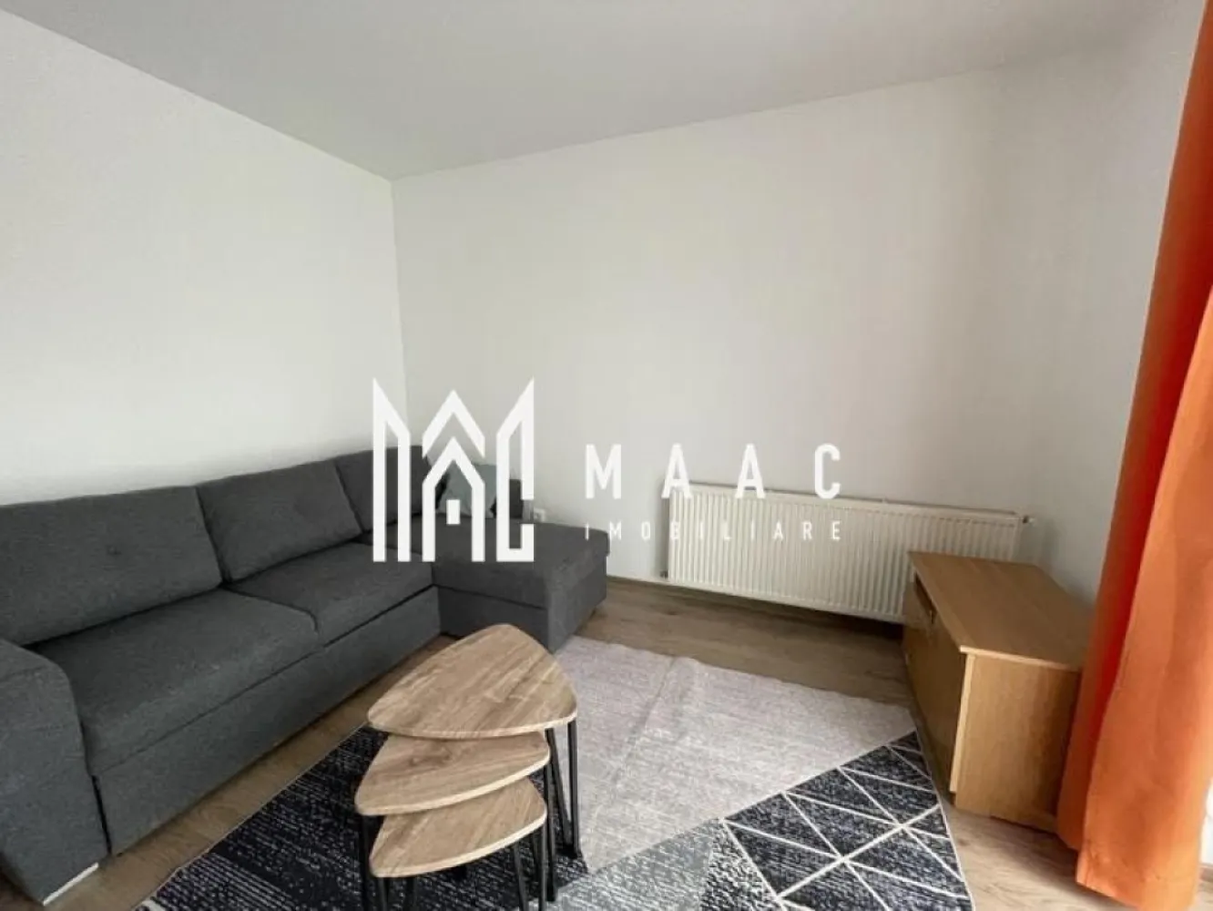 Apartament 2 camere | Sibiu Central | 48 mp, balcon 8 mp - Apartament de 2 camere de închiriat în zona Central, Sibiu, la City Residence, cu 48 mp utili, balcon de 8 mp și loc de parcare.

Detalii proprietate:
• 2 camere, 1 dormitor, 1 baie, 1 bucătărie
• 48 mp utili
• balcon generos de 8 mp
• loc de parcare
• construcție 2015
• living cu bucătărie open space

Amplasarea în City Residence oferă acces rapid către centrul Sibiului, gară și principalele puncte de interes, conform descrierii existente.

Pentru detalii și programarea unei vizionări, contactați-ne. Cod anunț CP3170982.