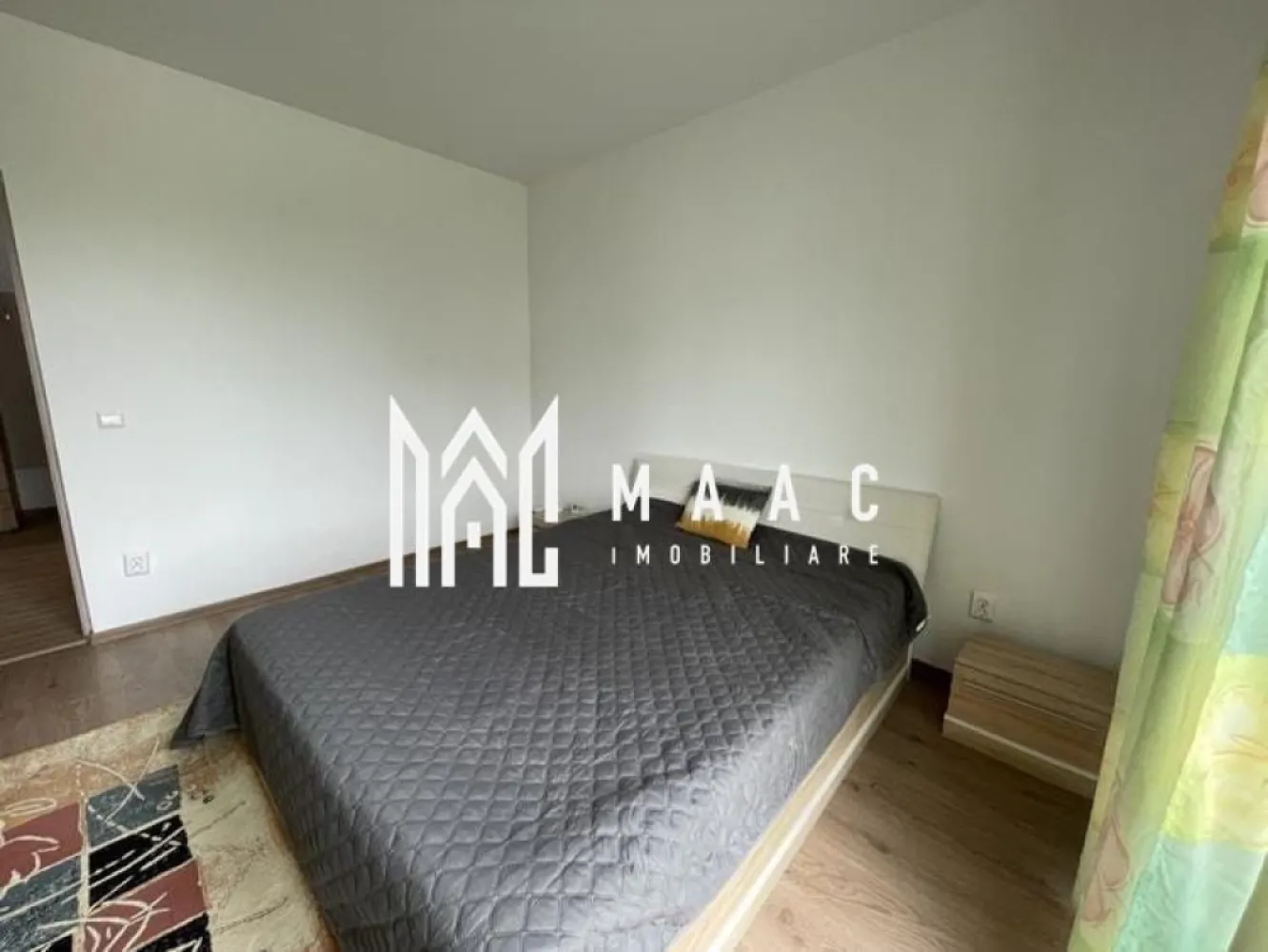 Apartament 2 camere | Sibiu Central | 48 mp, balcon 8 mp - Apartament de 2 camere de închiriat în zona Central, Sibiu, la City Residence, cu 48 mp utili, balcon de 8 mp și loc de parcare.

Detalii proprietate:
• 2 camere, 1 dormitor, 1 baie, 1 bucătărie
• 48 mp utili
• balcon generos de 8 mp
• loc de parcare
• construcție 2015
• living cu bucătărie open space

Amplasarea în City Residence oferă acces rapid către centrul Sibiului, gară și principalele puncte de interes, conform descrierii existente.

Pentru detalii și programarea unei vizionări, contactați-ne. Cod anunț CP3170982.
