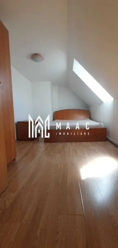 Apartament 3 camere | 58 MPU | Balcon | Iorga - MAAC Imobiliare vă propune spre vânzare un apartament tip mansardă cu 3 camere, dispus pe două niveluri, situat in zona Nicolae Iorga.

Caracteristici :
Suprafață utilă: 58 mp
Balcon: 6 mp
Apartament tip mansardă dispus pe 2 niveluri
Imobil construit în anul 2008
Apartament intabulat
Eligibil pentru credit bancar
Posibilitate de compartimentare a livingului pentru amenajarea unui al treilea dormitor separat
Se vinde mobilat.

Compartimentare:
Nivel 1:
Living cu nișă de bucătărie
Posibilitate de separare a livingului pentru amenajarea unui dormitor
Baie cu cadă și geam pentru aerisire naturală
Balcon

Nivel 2:
2 dormitoare
Hol
Acces prin scară interioară metalică cu trepte din lemn masiv

Dotări și finisaje:
Centrală termică nouă
Aer condiționat
Mașină de spălat rufe
Uscător de rufe
Mașină de spălat vase
Frigider
Mobilier și electrocasnice incluse conform prezentării

Localizare:
În vecinătate se regăsesc școli, grădinițe, magazine, farmacii, stații de transport în comun, centre comerciale și toate facilitățile necesare unui stil de viață confortabil.

Pentru mai multe detalii și programarea unei vizionări, vă rugăm să contactați echipa MAAC Imobiliare și să menționați ID-ul proprietății: CP3171984