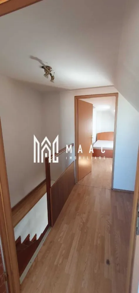 Apartament 3 camere | 58 MPU | Balcon | Iorga - MAAC Imobiliare vă propune spre vânzare un apartament tip mansardă cu 3 camere, dispus pe două niveluri, situat in zona Nicolae Iorga.

Caracteristici :
Suprafață utilă: 58 mp
Balcon: 6 mp
Apartament tip mansardă dispus pe 2 niveluri
Imobil construit în anul 2008
Apartament intabulat
Eligibil pentru credit bancar
Posibilitate de compartimentare a livingului pentru amenajarea unui al treilea dormitor separat
Se vinde mobilat.

Compartimentare:
Nivel 1:
Living cu nișă de bucătărie
Posibilitate de separare a livingului pentru amenajarea unui dormitor
Baie cu cadă și geam pentru aerisire naturală
Balcon

Nivel 2:
2 dormitoare
Hol
Acces prin scară interioară metalică cu trepte din lemn masiv

Dotări și finisaje:
Centrală termică nouă
Aer condiționat
Mașină de spălat rufe
Uscător de rufe
Mașină de spălat vase
Frigider
Mobilier și electrocasnice incluse conform prezentării

Localizare:
În vecinătate se regăsesc școli, grădinițe, magazine, farmacii, stații de transport în comun, centre comerciale și toate facilitățile necesare unui stil de viață confortabil.

Pentru mai multe detalii și programarea unei vizionări, vă rugăm să contactați echipa MAAC Imobiliare și să menționați ID-ul proprietății: CP3171984