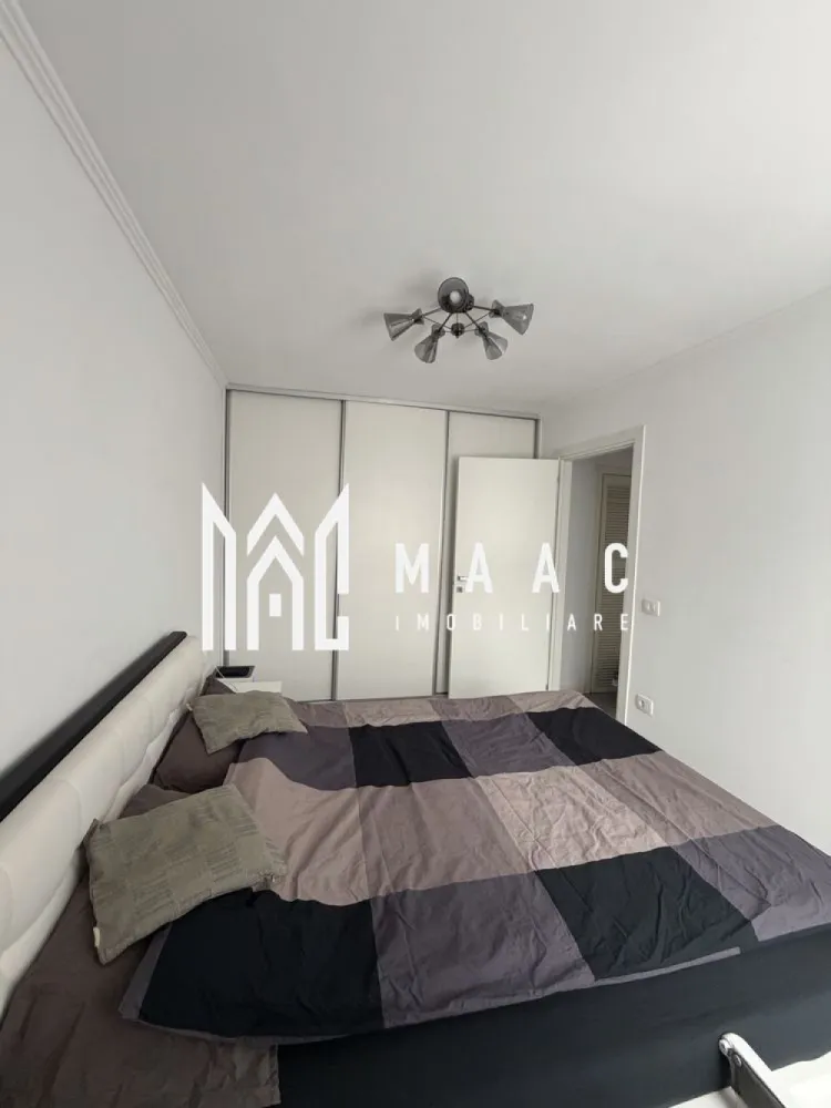 Apartament 2 camere | Etaj 2 | Renovat | 49 MPU | Terezian - MAAC Imobiliare vă propune spre vânzare un apartament cu 2 camere decomandate, situat în cartierul Terezian, cu o suprafață utilă de 49,2 mp, această proprietate reprezintă o alegere excelentă atât pentru locuire, cât și pentru investiție. 

Caracteristici:
Suprafață utilă: 49,2 mp
Compartimentare: decomandată
Imobil construit în anul 1971
Se vinde complet mobilat și utilat
Disponibil pentru mutare imediată
Ideal pentru locuire sau investiție

Compartimentare:
Living 
Dormitor
Bucătărie separată
Baie
Hol 
Două spații de depozitare

Finisaje și dotări:
Instalație electrică refăcută complet în anul 2020
Centrală termică proprie în condensare
Calorifere
Smart TV
Canapea extensibilă recent achiziționată
Două spații de depozitare integrate în canapea
Mașină de spălat vase
Frigider
Aragaz
Mașină de spălat haine
Uscător de rufe
Mobilier și electrocasnice incluse în preț

Avantaje:
Apartament luminos și bine întreținut
Instalație electrică modernizată complet
Costuri reduse de întreținere datorită centralei în condensare
Spații multiple pentru depozitare
Locuință complet echipată
Nu necesită investiții suplimentare

Localizare:
În apropiere se află școli și grădinițe, la aproximativ 5 minute de mers pe jos, supermarketurile Lidl și Profi, farmacii, stații de transport în comun și alte puncte de interes.

Pentru mai multe detalii și programarea unei vizionări, vă rugăm să contactați echipa MAAC Imobiliare și să menționați ID-ul proprietății: CP3171864