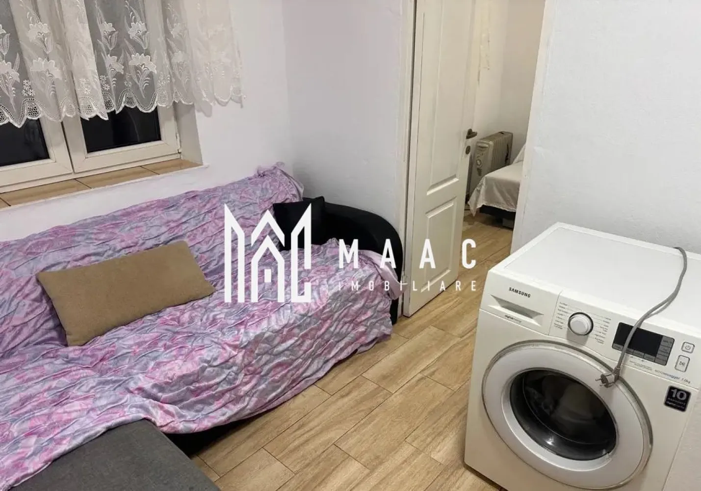 Apartament 1 Camera I Etaj 3 I Renovat I Central-Abatorului - Se inchiriaza o garsonieră de 24 mp, situată în zona Abatorului, complet mobilată și utilată, ideală pentru locuire personală sau investiție. 
Proprietatea este disponibilă imediat, iar un avantaj major este faptul că este actualmente închiriată și poate fi preluată cu chiriași, oferind venit garantat încă din prima zi.

Caracteristici principale:
Suprafață: 24 mp
Tip: Garsonieră
Complet mobilată și utilată
Disponibilă imediat
Situată în zona Abatorului
Se poate prelua cu chiriași
Detalii interioare:

Cameră principală mobilată complet
Bucătărie utilată cu electrocasnice în stare bună
Baie modernă
Spațiu organizat eficient, ideal pentru o persoană sau un cuplu
Garsonieră întreținută, gata pentru mutare

Avantaje:
Investiție sigură, cu chiriași stabili
Poziționare bună, cu acces rapid la magazine, stații de autobuz, zone comerciale
Fără investiții suplimentare – totul este deja amenajat

Pentru informati si vizionari: ID: CP3174234