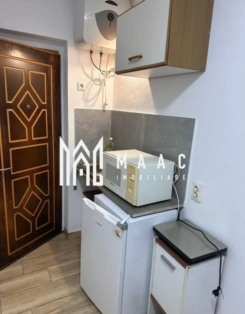 Apartament 1 Camera I Etaj 3 I Renovat I Central-Abatorului - Se inchiriaza o garsonieră de 24 mp, situată în zona Abatorului, complet mobilată și utilată, ideală pentru locuire personală sau investiție. 
Proprietatea este disponibilă imediat, iar un avantaj major este faptul că este actualmente închiriată și poate fi preluată cu chiriași, oferind venit garantat încă din prima zi.

Caracteristici principale:
Suprafață: 24 mp
Tip: Garsonieră
Complet mobilată și utilată
Disponibilă imediat
Situată în zona Abatorului
Se poate prelua cu chiriași
Detalii interioare:

Cameră principală mobilată complet
Bucătărie utilată cu electrocasnice în stare bună
Baie modernă
Spațiu organizat eficient, ideal pentru o persoană sau un cuplu
Garsonieră întreținută, gata pentru mutare

Avantaje:
Investiție sigură, cu chiriași stabili
Poziționare bună, cu acces rapid la magazine, stații de autobuz, zone comerciale
Fără investiții suplimentare – totul este deja amenajat

Pentru informati si vizionari: ID: CP3174234