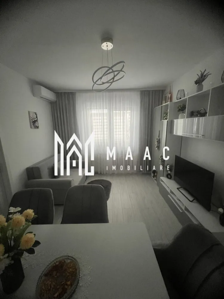 Apartament 2 camere | Renovat complet | Balcon | Zona Rahova - MAAC Imobiliare vă propune spre vânzare un apartament cu 2 camere, situat în cartierul Rahovei.

Caracteristici :
Suprafață utilă: 42 mp
Balcon închis: aproximativ 4 mp
Etaj: 4 din 5
Compartimentare: semidecomandată
Se vinde complet mobilat și utilat
Disponibil pentru mutare imediată

Compartimentare:
Living
Dormitor
Bucătărie separată
Baie
Hol
Balcon închis

Finisaje și îmbunătățiri:
Instalație electrică schimbată
Instalație sanitară schimbată
Centrală termică nouă
Aer condiționat
Izolație exterioară
Apartament renovat recent
Mobilat și utilat complet

Avantaje:
Locuință pregătită pentru mutare imediată
Costuri reduse de investiție pentru viitorul proprietar
Ideal pentru locuire personală sau închiriere
Zonă liniștită și bine cotată

Localizare:
În apropiere se află școli, grădinițe, piață agroalimentară, supermarketuri, farmacii și mijloace de transport în comun. De asemenea, Shopping City Sibiu se află la doar câteva minute distanță, iar accesul către principalele puncte de interes ale orașului este rapid și facil.

Pentru mai multe detalii și programarea unei vizionări, vă rugăm să contactați echipa MAAC Imobiliare și să menționați ID-ul proprietății: CP3174486