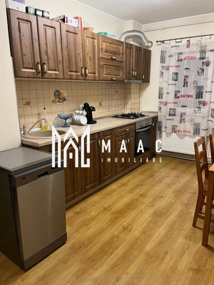 Apartament 2 camere | Decomandat | Balcon | Mihai Viteazul - MAAC Imobiliare vă propune spre închiriere un apartament modern cu 2 camere, amplasat în zona Mihai Viteazul, o locație centrală cu acces facil către toate punctele de interes ale orașului.

Locuința este recent renovată, complet mobilată și utilată, și oferă un confort ridicat, fiind disponibilă imediat pentru mutare.

Detalii apartament:
Suprafață utilă: 55 mp + balcon
Etaj: 7 din 8
Bloc dotat cu lift nou

Dotări și avantaje:
Apartament complet mobilat și utilat
Centrală termică pe gaz Bosch
Living spațios cu canapea extensibilă și acces la balcon
Dormitor cu pat matrimonial
Balcon cu vedere spre oraș

Avantaje locație:
Zonă centrală 
Aproape de magazine, restaurante, centre comerciale și mijloace de transport
Acces rapid către toate punctele de interes ale orașului
Disponibilitate imediată

Condiții de închiriere:
Garanție: echivalentul unei luni de chirie
Perioadă minimă: 12 luni
Nu se acceptă animale de companie

Pentru mai multe detalii sau pentru a programa o vizionare, vă rugăm specificați telefonic ID: CP3177606.