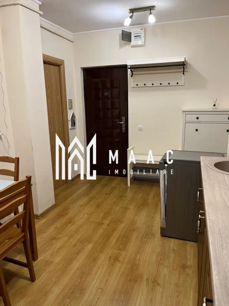 Apartament 2 camere | Decomandat | Balcon | Mihai Viteazul - MAAC Imobiliare vă propune spre închiriere un apartament modern cu 2 camere, amplasat în zona Mihai Viteazul, o locație centrală cu acces facil către toate punctele de interes ale orașului.

Locuința este recent renovată, complet mobilată și utilată, și oferă un confort ridicat, fiind disponibilă imediat pentru mutare.

Detalii apartament:
Suprafață utilă: 55 mp + balcon
Etaj: 7 din 8
Bloc dotat cu lift nou

Dotări și avantaje:
Apartament complet mobilat și utilat
Centrală termică pe gaz Bosch
Living spațios cu canapea extensibilă și acces la balcon
Dormitor cu pat matrimonial
Balcon cu vedere spre oraș

Avantaje locație:
Zonă centrală 
Aproape de magazine, restaurante, centre comerciale și mijloace de transport
Acces rapid către toate punctele de interes ale orașului
Disponibilitate imediată

Condiții de închiriere:
Garanție: echivalentul unei luni de chirie
Perioadă minimă: 12 luni
Nu se acceptă animale de companie

Pentru mai multe detalii sau pentru a programa o vizionare, vă rugăm specificați telefonic ID: CP3177606.