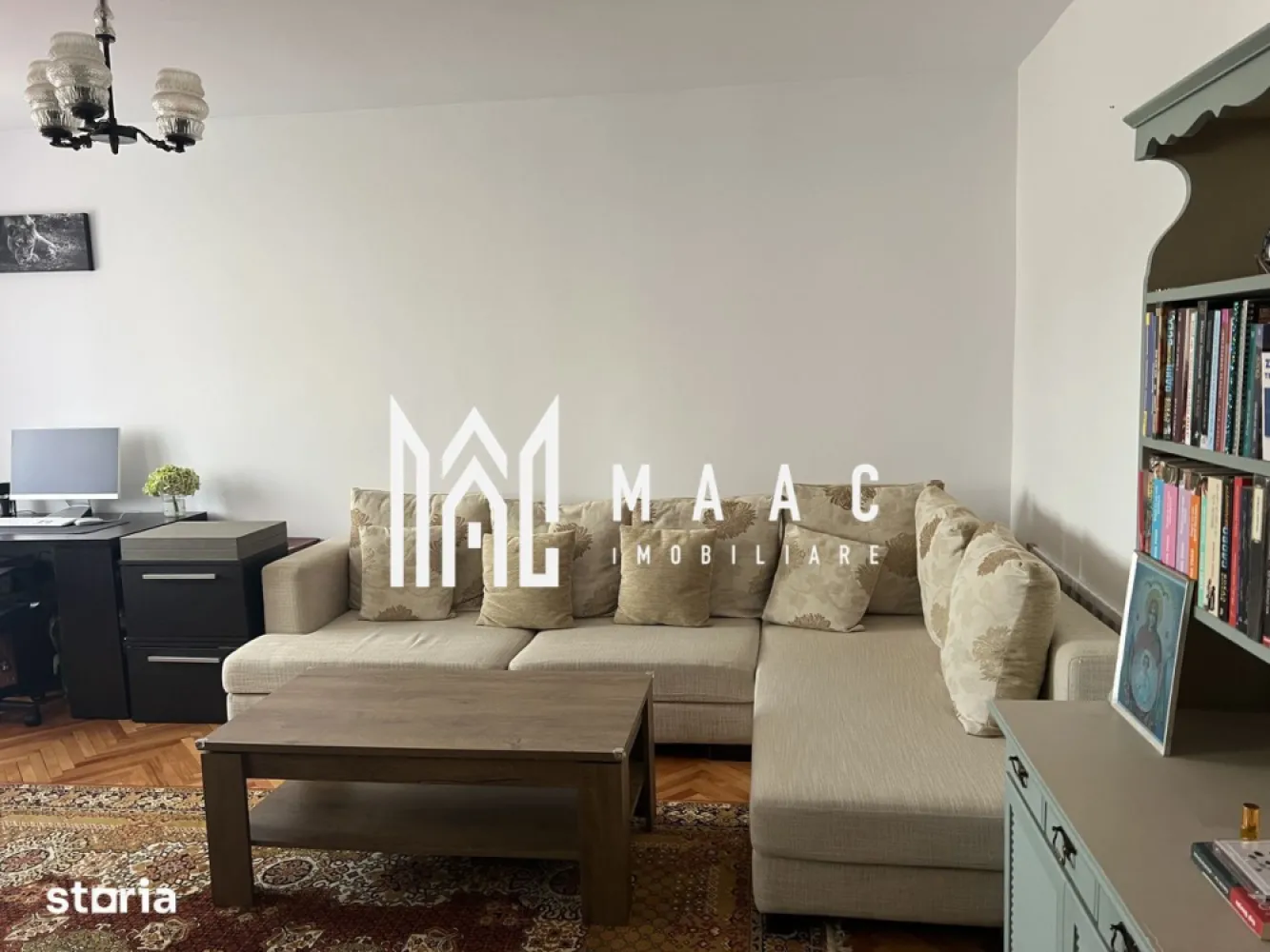 Apartament 2 camere | Etaj 2 | Balcon | 60 MPU | Turnisor - MAAC Imobiliare vă propune spre vânzare un apartament cu 2 camere decomandate, situat în cartierul Turnișor, la intrarea în cartier dinspre oraș. 

Caracteristici:
Suprafață utilă: 65 mp
Etaj: 2 din 4
Compartimentare: decomandată
An construcție: 1986
Bloc din cărămidă
Imobil reabilitat termic cu izolație de 10 cm
Balcon mare închis cu geamuri termopan
Cămară pentru depozitare amenajată în balcon
Se vinde mobilat și utilat
Disponibil pentru mutare imediată

Compartimentare:
Living generos
Dormitor 
Bucătărie separată
Baie cu geam pentru aerisire naturală
Hol 
Balcon închis
Cămară pentru depozitare

Finisaje și dotări:
Centrală termică proprie pe gaz
Geamuri termopan cu profil de 5 camere
Ușă metalică nouă la intrare
Parchet din lemn masiv în camere și hol
Parchet laminat în bucătărie
Gresie în baie
Cablu TV și internet instalate
Apartament renovat în urmă cu aproximativ 3-4 ani
Mobilat și utilat complet
Aragaz cu cuptor
Frigider
Hotă
Mașină de spălat rufe

Spații auxiliare:
Pivnita pentru depozitare
Uscătorie comună la parter
Parcare la liber în jurul blocului, cu suficiente locuri disponibile

Avantaje:
Apartament foarte călduros pe timpul iernii
Etaj intermediar
Bloc cu interfon și supraveghere video
Vecini liniștiți
Acces rapid către centrul orașului
Ideal pentru locuire permanentă sau investiție

În apropiere se află supermarketuri precum Lidl, Kaufland, Penny și Profi, stații de autobuz, școli, restaurante, farmacii, bănci și zone de agrement. 

Pentru mai multe detalii și programarea unei vizionări, vă rugăm să contactați echipa MAAC Imobiliare și să menționați ID-ul proprietății: CP3178122