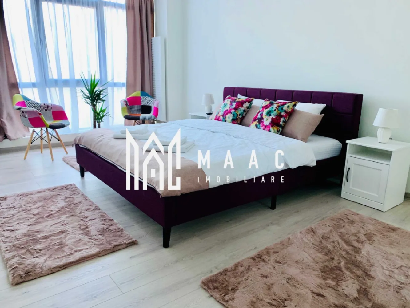 Apartament 2 camere | Pretabil investitie | 72 MPU | Gara - MAAC Imobiliare vă prezintă spre vânzare un apartament cu 2 camere situat in zona Garii.

Caracteristici:
Apartament 2 camere, decomandat
Suprafață utilă: 72 mp
Situat la etajul 6 din 7
Imobil dotat cu lift
Construcție finalizată în 2009

Dotări și beneficii:
Încălzire: centrală termică proprie
Se vinde mobilat complet, conform fotografiilor.

Compartimentare practică și funcțională:
hol de intrare care separă eficient încăperile
2 camere/dormitoare
baie spațioasă cu cadă și duș.

Performanță în regim hotelier (ultimii 6 ani)
Grad de ocupare (01.01.2025 – 18.06.2026): 82%
438 nopți rezervate
3,1 nopți – durata medie per rezervare
Venit lunar mediu: 5.800 lei
minim: 4.000 lei
maxim: 10.600 lei
Rating: 4,95 din 5 din 408 recenzii
Investiție cu randament dovedit

Pentru mai multe detalii și programarea unei vizionări, vă rugăm să contactați echipa MAAC Imobiliare și să menționați ID-ul proprietății: CP3178655