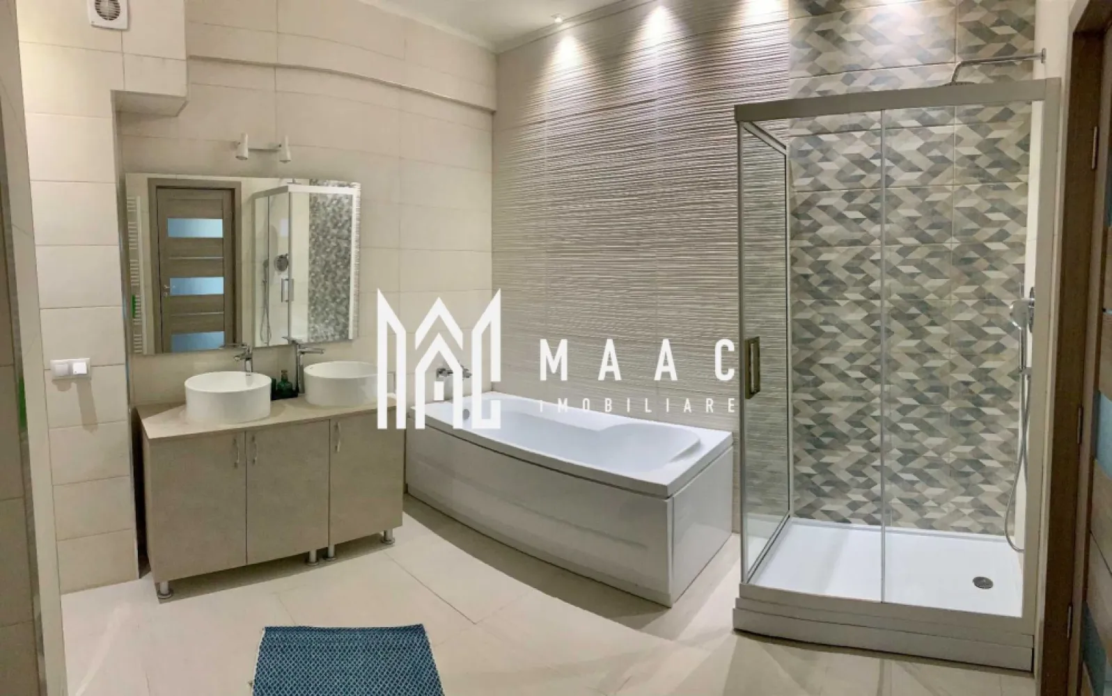 Apartament 2 camere | Pretabil investitie | 72 MPU | Gara - MAAC Imobiliare vă prezintă spre vânzare un apartament cu 2 camere situat in zona Garii.

Caracteristici:
Apartament 2 camere, decomandat
Suprafață utilă: 72 mp
Situat la etajul 6 din 7
Imobil dotat cu lift
Construcție finalizată în 2009

Dotări și beneficii:
Încălzire: centrală termică proprie
Se vinde mobilat complet, conform fotografiilor.

Compartimentare practică și funcțională:
hol de intrare care separă eficient încăperile
2 camere/dormitoare
baie spațioasă cu cadă și duș.

Performanță în regim hotelier (ultimii 6 ani)
Grad de ocupare (01.01.2025 – 18.06.2026): 82%
438 nopți rezervate
3,1 nopți – durata medie per rezervare
Venit lunar mediu: 5.800 lei
minim: 4.000 lei
maxim: 10.600 lei
Rating: 4,95 din 5 din 408 recenzii
Investiție cu randament dovedit

Pentru mai multe detalii și programarea unei vizionări, vă rugăm să contactați echipa MAAC Imobiliare și să menționați ID-ul proprietății: CP3178655