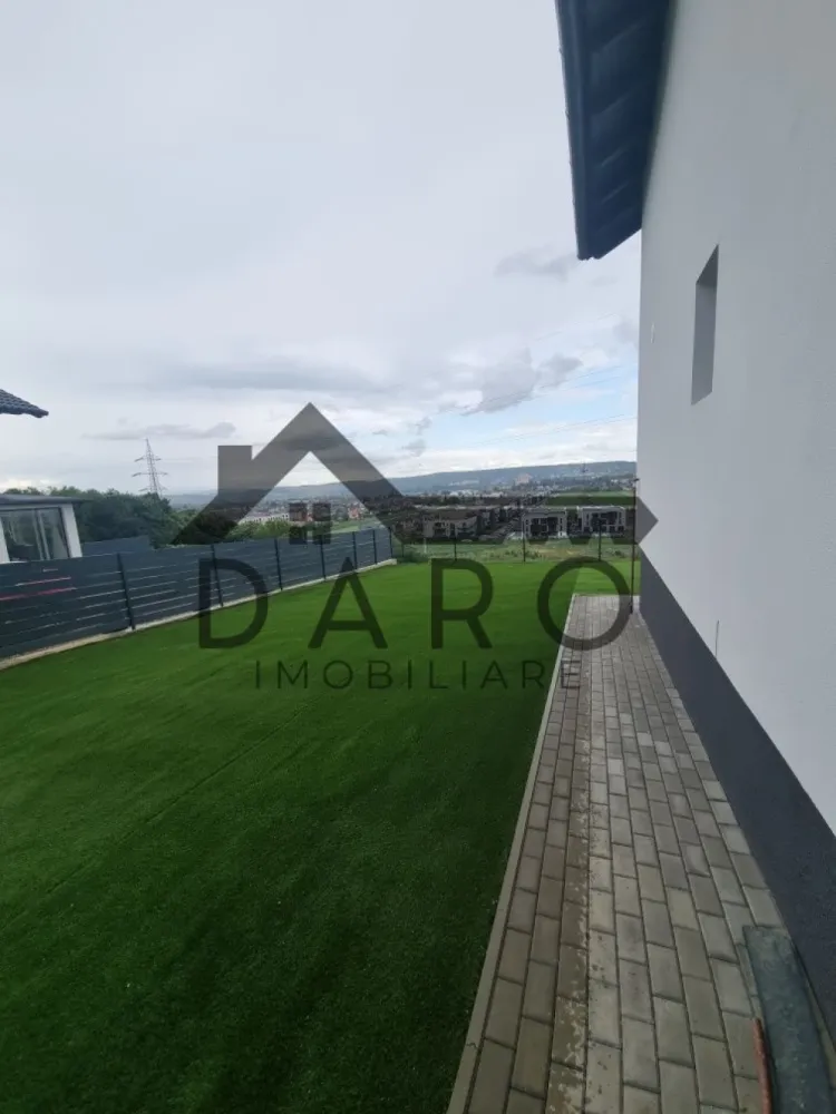 De inchiriat duplex Unirii - Ofer spre inchiriere dulpex in Unirii, mobilat si utilat.Compus la parter din living open space, bucatarie, baie cu dus si terasa inchisa. La etaj 3 camere, baie cu cada freestanding si balcon.Supr. utila 110 mp. Incalzire prin pardoseala.
Teren de 300mp, gazon artificial.
Exclus animale de companie. Exclus fumatul in interior.
Pret 850 euro+ garantie o luna.