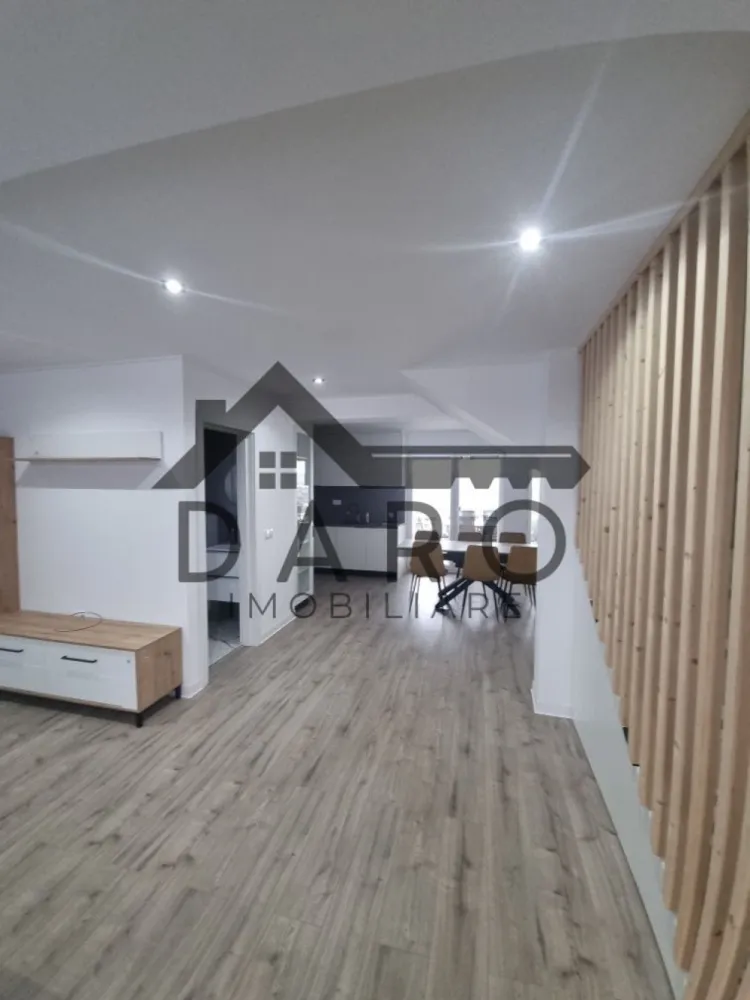 De inchiriat duplex Unirii - Ofer spre inchiriere dulpex in Unirii, mobilat si utilat.Compus la parter din living open space, bucatarie, baie cu dus si terasa inchisa. La etaj 3 camere, baie cu cada freestanding si balcon.Supr. utila 110 mp. Incalzire prin pardoseala.
Teren de 300mp, gazon artificial.
Exclus animale de companie. Exclus fumatul in interior.
Pret 850 euro+ garantie o luna.