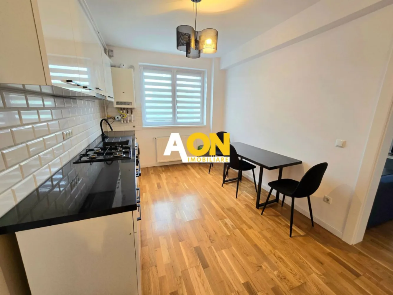 Apartament cu 2 Camere, Decomandat, Complet Mobilat, Zona Cetate - AON Imobiliare vă prezintă spre închiriere un apartament cu 2 camere situat în zona Cetate - Alba Iulia!
Apartamentul se închiriază complet mobilat și utilat, pe perioadă de minim 12 luni!
Proprietatea se află la etajul 2 al unui bloc cu 3 etaje, dispune de o suprafață utilă de 55mp, compartimentat decomandat, compus din:
- Dormitor
- Living
- Bucătărie
- Baie
- Hol
- Balcon
Există loc de parcare propriu!
Imobilul este amplasat într-o zonă liniștită, rezidențială, cu acces facil către punctele de interes din oraș!
Pentru mai multe detalii sau programarea unei vizionări, vă rugăm să ne contactați!
ID: CP3170247