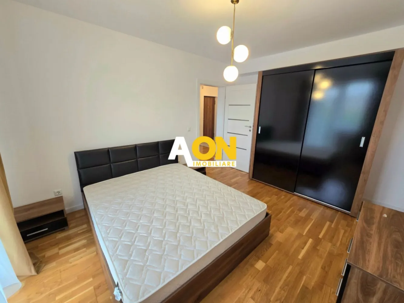 Apartament cu 2 Camere, Decomandat, Complet Mobilat, Zona Cetate - AON Imobiliare vă prezintă spre închiriere un apartament cu 2 camere situat în zona Cetate - Alba Iulia!
Apartamentul se închiriază complet mobilat și utilat, pe perioadă de minim 12 luni!
Proprietatea se află la etajul 2 al unui bloc cu 3 etaje, dispune de o suprafață utilă de 55mp, compartimentat decomandat, compus din:
- Dormitor
- Living
- Bucătărie
- Baie
- Hol
- Balcon
Există loc de parcare propriu!
Imobilul este amplasat într-o zonă liniștită, rezidențială, cu acces facil către punctele de interes din oraș!
Pentru mai multe detalii sau programarea unei vizionări, vă rugăm să ne contactați!
ID: CP3170247