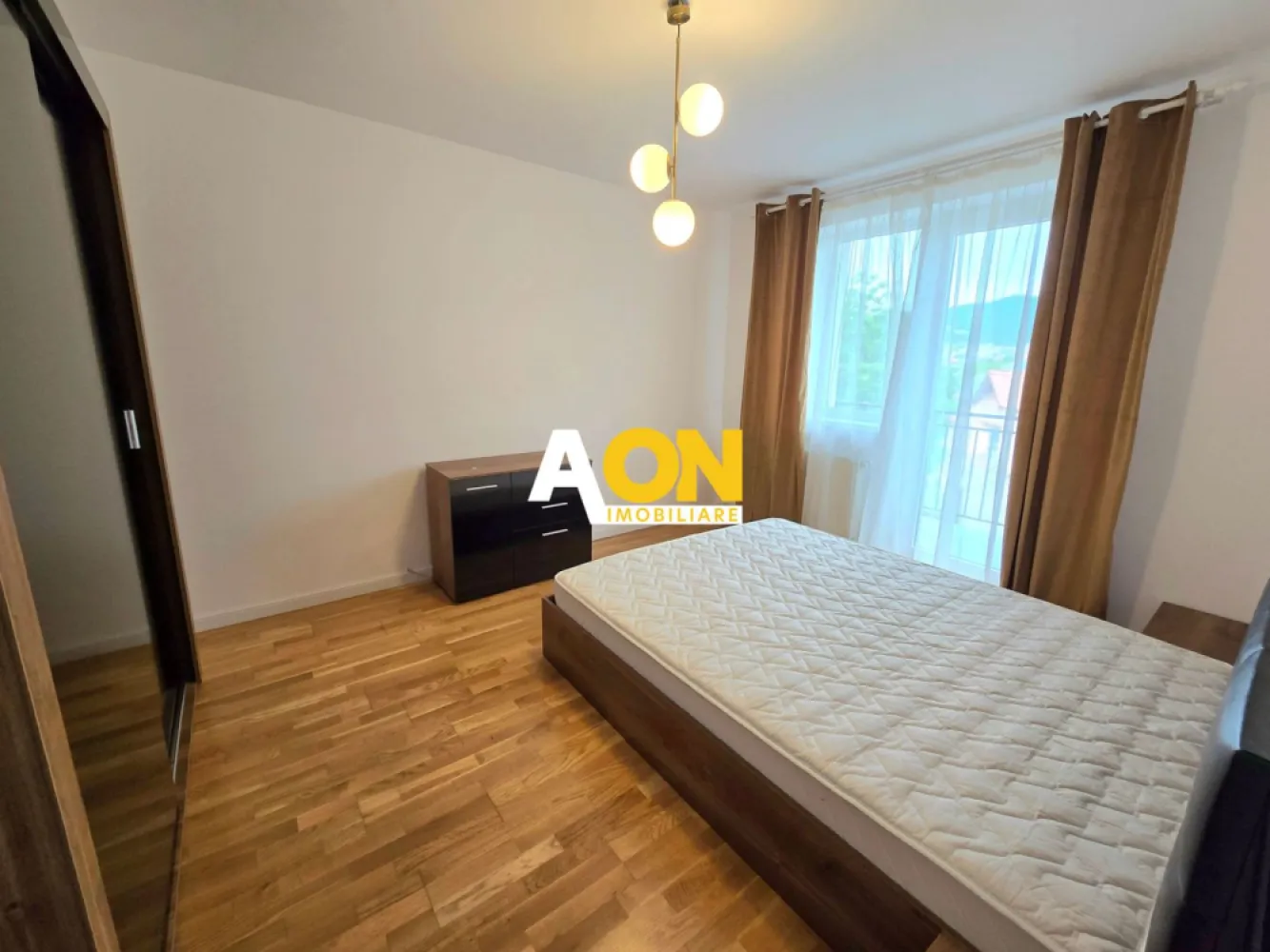 Apartament cu 2 Camere, Decomandat, Complet Mobilat, Zona Cetate