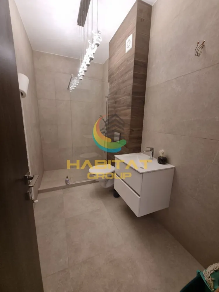 Mutare Imediata! Ap2 Camere Zona Brancoveanu-Luica - Va propun spre vanzare un apartament de 2 camere situat la etajul 1 intr-un bloc modern care se afla in proximitatea bulevardului Brancoveanu (aproape de intersectia Brancoveanu-Luica).

Apartamentul dispune si de un loc de parcare care este inclus in pret( se vede pe geam).

Pentru mai multe detalii si/sau vizionari ma puteti contacta la numarul de telefon - 0763 791 698 - Adelin Ancutescu.