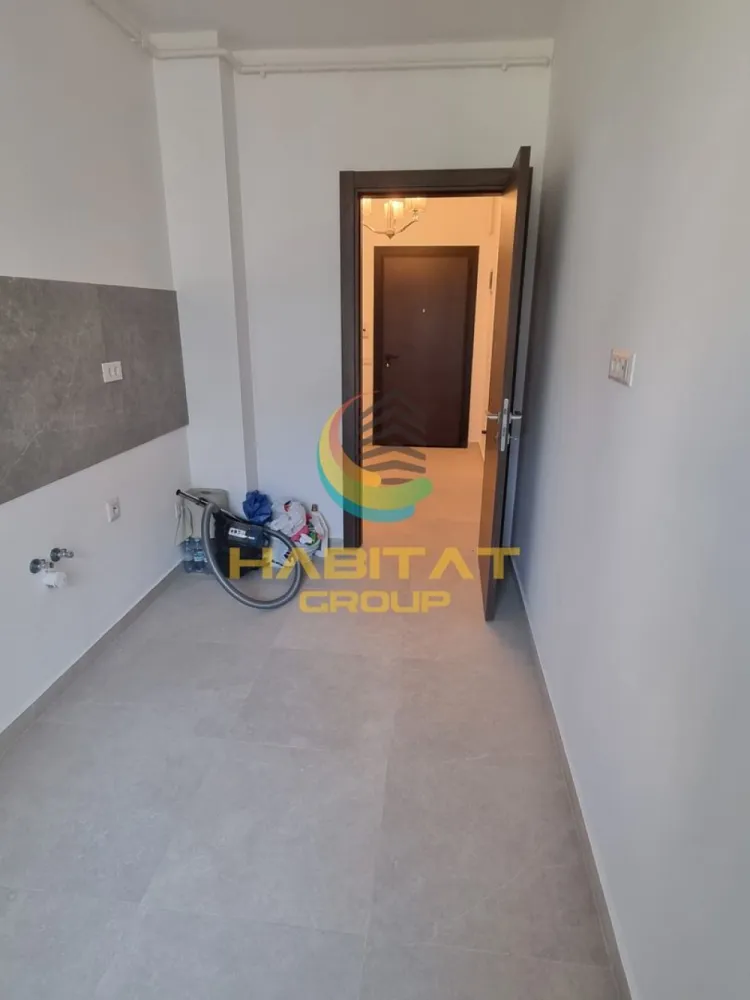 Mutare Imediata! Ap2 Camere Zona Brancoveanu-Luica - Va propun spre vanzare un apartament de 2 camere situat la etajul 1 intr-un bloc modern care se afla in proximitatea bulevardului Brancoveanu (aproape de intersectia Brancoveanu-Luica).

Apartamentul dispune si de un loc de parcare care este inclus in pret( se vede pe geam).

Pentru mai multe detalii si/sau vizionari ma puteti contacta la numarul de telefon - 0763 791 698 - Adelin Ancutescu.