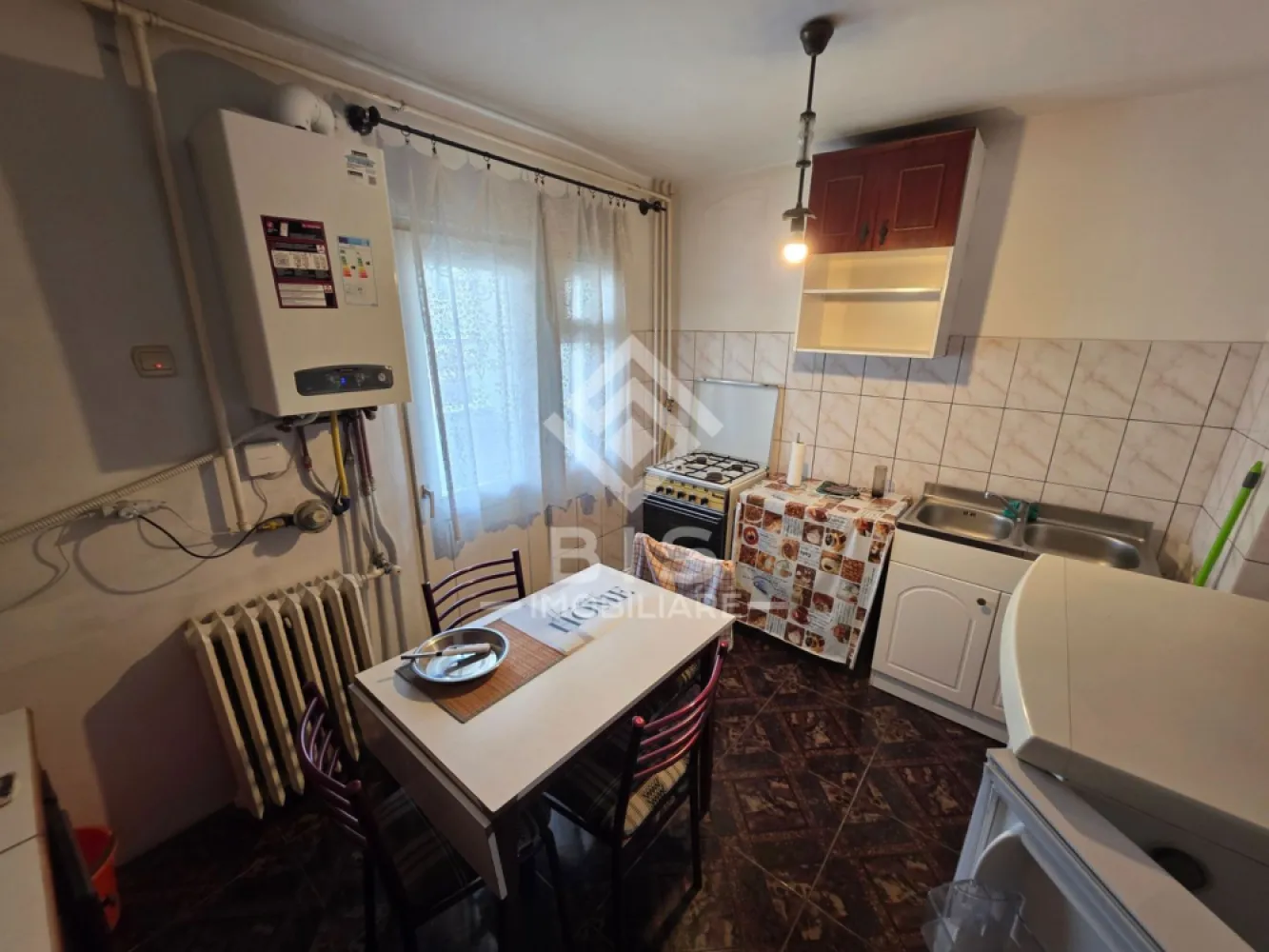 Apartament 2 camere decomandate. ETAJ 2 - Vând apartament 2 camere decomandat, str. Independenței – Etaj 2

 ​Descriere:
 Se vinde apartament cu 2 camere, tip decomandat, situat pe strada Independenței, într-o zonă accesibilă.
 Locuința se află la etajul 2, are o suprafață utilă de 55 mp și este compartimentată practic, fiind ideală atât pentru locuit, cât și pentru investiție.
 ​Suprafață: 55 mp
​Compartimentare: Decomandat
Etaj: 2
​Localizare: Str. Independenței
​Apartamentul se prezintă conform fotografiilor atașate.
​Preț: 69.000 € (ușor negociabil).
​Pentru mai multe detalii sau pentru a programa o vizionare, vă rog să mă contactați 0757080852