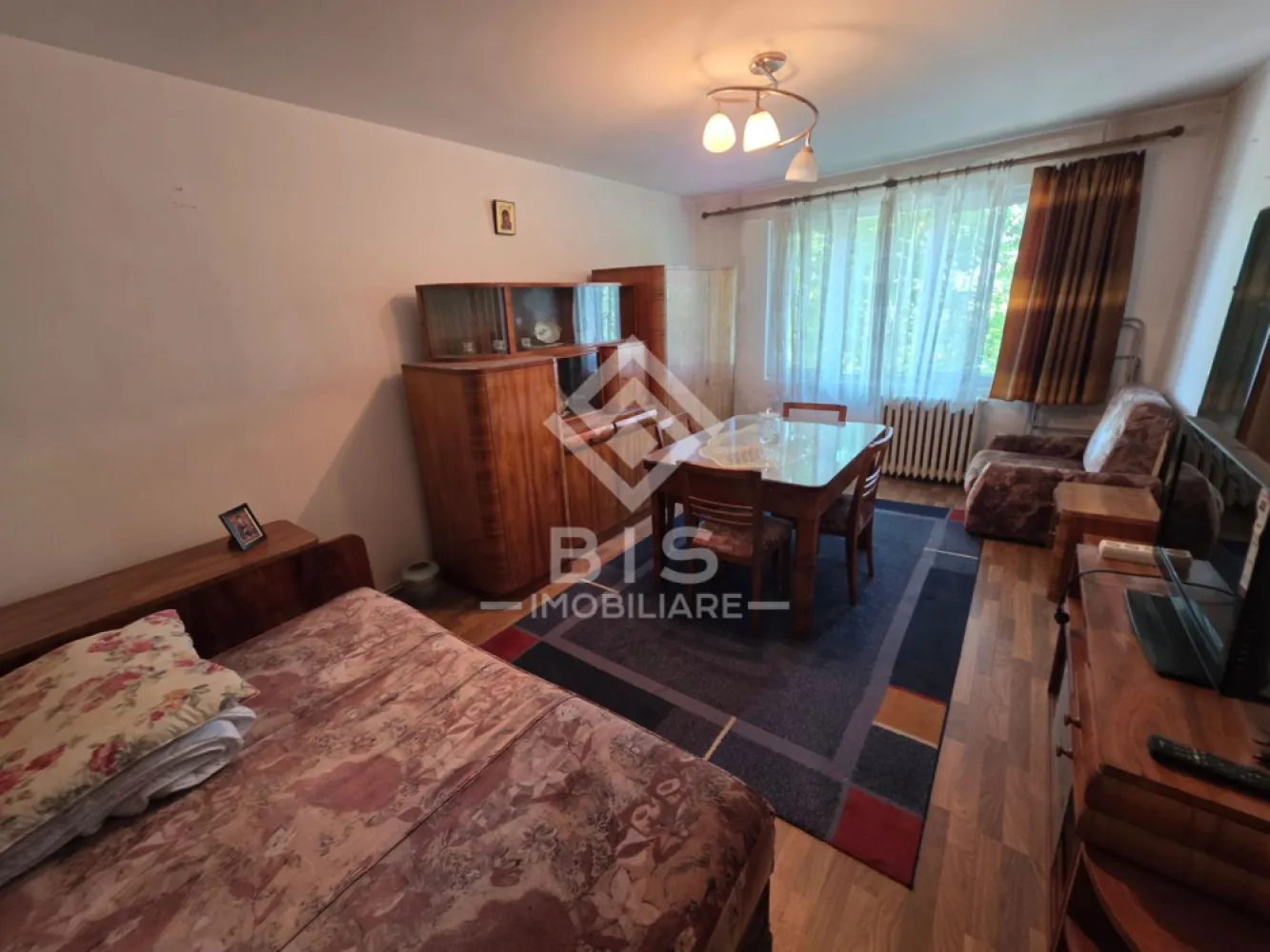Apartament 2 camere decomandate. ETAJ 2 - Vând apartament 2 camere decomandat, str. Independenței – Etaj 2

 ​Descriere:
 Se vinde apartament cu 2 camere, tip decomandat, situat pe strada Independenței, într-o zonă accesibilă.
 Locuința se află la etajul 2, are o suprafață utilă de 55 mp și este compartimentată practic, fiind ideală atât pentru locuit, cât și pentru investiție.
 ​Suprafață: 55 mp
​Compartimentare: Decomandat
Etaj: 2
​Localizare: Str. Independenței
​Apartamentul se prezintă conform fotografiilor atașate.
​Preț: 69.000 € (ușor negociabil).
​Pentru mai multe detalii sau pentru a programa o vizionare, vă rog să mă contactați 0757080852