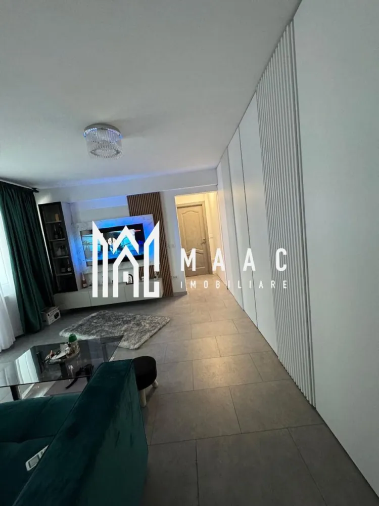 Apartament 2 camere | Ultracentral | Modern - Apartament 2 camere ultracentral – modern, mobilat complet, Râmnicu Vâlcea MAAC Imobiliare vă propune spre vânzare un apartament cu 2 camere, situat ultracentral în municipiul Râmnicu Vâlcea, ideal pentru locuit sau investiție. Apartamentul are o suprafață de 50 mp și este amplasat la etajul 4 din 4 al unui imobil bine întreținut. Locuința se remarcă printr-un design ultra modern, fiind complet mobilată și utilată, cu mobilier realizat pe comandă, gândit pentru a valorifica eficient spațiul. Un avantaj major îl reprezintă instalațiile termice și electrice complet schimbate, precum și finisajele de înaltă calitate, care oferă confort, siguranță și un aspect premium. Apartamentul este pregătit pentru mutare imediată, fără a necesita investiții suplimentare. Datorită poziției ultracentrale, beneficiază de acces rapid la instituții, magazine, restaurante, mijloace de transport și puncte de interes, oferind un stil de viață urban și comod. Ultracentral | Modern | Mobilat complet | Finisaje premium | Etaj 4/4 Pentru mai multe informații sau pentru programarea unei vizionări, MAAC Imobiliare vă stă la dispoziție. ID: CP2900867 }}