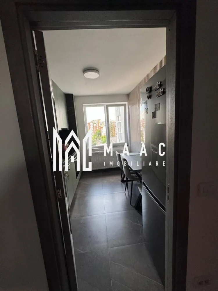 Apartament 2 camere | Ultracentral | Modern - Apartament 2 camere ultracentral – modern, mobilat complet, Râmnicu Vâlcea MAAC Imobiliare vă propune spre vânzare un apartament cu 2 camere, situat ultracentral în municipiul Râmnicu Vâlcea, ideal pentru locuit sau investiție. Apartamentul are o suprafață de 50 mp și este amplasat la etajul 4 din 4 al unui imobil bine întreținut. Locuința se remarcă printr-un design ultra modern, fiind complet mobilată și utilată, cu mobilier realizat pe comandă, gândit pentru a valorifica eficient spațiul. Un avantaj major îl reprezintă instalațiile termice și electrice complet schimbate, precum și finisajele de înaltă calitate, care oferă confort, siguranță și un aspect premium. Apartamentul este pregătit pentru mutare imediată, fără a necesita investiții suplimentare. Datorită poziției ultracentrale, beneficiază de acces rapid la instituții, magazine, restaurante, mijloace de transport și puncte de interes, oferind un stil de viață urban și comod. Ultracentral | Modern | Mobilat complet | Finisaje premium | Etaj 4/4 Pentru mai multe informații sau pentru programarea unei vizionări, MAAC Imobiliare vă stă la dispoziție. ID: CP2900867 }}