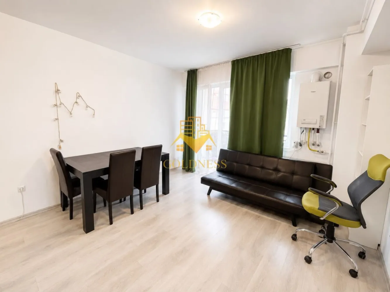 2 Camere open space, Oasului, Parcare, Modern, Iris, Panemar, Auchan - GOLDNESS Imobiliare vă propune spre închiriere un apartament cu 2 camere complet mobilat și utilat, la etajul4 într-un imobil de 8 etaje, în Cartierul Iris.
Parcare subterana inclusa!
Se află în apropierea stațiilor de transport în comun, magazine, restaurante, spații verzi, farmacii, etc. 

Apartamentul este compartimentat astfel:
 - dormitor cu pat matrimonial, dressing, noptiere
 - living cu bucatarie open space complet utilată și mobilată, canapea extensibilă, loc de servit masa 
 - baie cu cada, calorifer port prosop și dulap pentru depozitare.
 - balcon 4 mp.

Imobilul este dotat cu toate cele necesare- centrală proprie, frigider, aragaz, hotă, mașină de spălat haine, etc. 

Dacă sunteți interesați de acest apartament și doriți să îl vizionați, dar și pentru alte oferte nu ezitați să ne contactați telefonic sau prin e-mail. Vă stăm la dispoziție!
Pentru intermediere se percepe un comision de 50% din prețul chiriei!