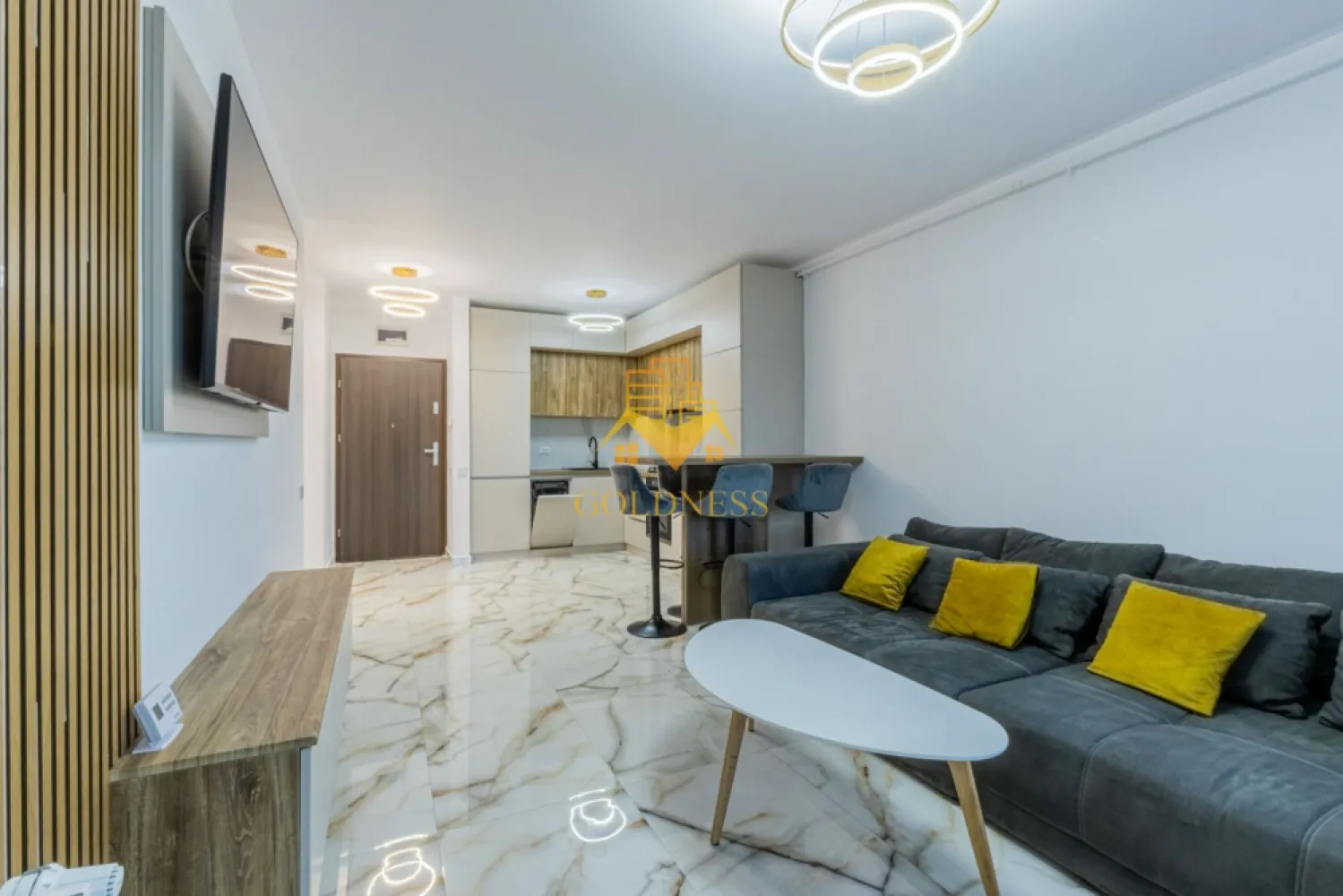 2 camere, Intre Lacuri, Park Lake Zona Iulius Mall, FSEGA,Pet Friendly - GOLDNESS Imobiliare vă propune spre închiriere un apartament cu 2 camere open-space complet mobilat și utilat, la etajul 1 într-un imobil de 10 etaje, în cartierul Intre Lacuri, Zona Park Lake 3.
Se poate inchiria parcare subterana cu 50 euro!
Apartamentul este compartimentat astfel:
 - dormitor cu pat matrimonial, dressing, noptiere

 - living cu bucatarie open-space complet utilată, canapea, loc de servit masa, TV

 - baie cu vana, calorifer port prosop inox și dulap pentru depozitare.

 - balcon de 6 mp.

Imobilul este dotat cu toate cele necesare- centrală proprie, mașină de spălat haine, frigider, plită electrică, hotă, etc. 
Se află în apropierea stațiilor de transport în comun, magazine, restaurante, spații verzi, farmacii, etc. 

Dacă sunteți interesați de acest apartament și doriți să îl vizionați, dar și pentru alte oferte nu ezitați să ne contactați telefonic sau prin e-mail. Vă stăm la dispoziție!