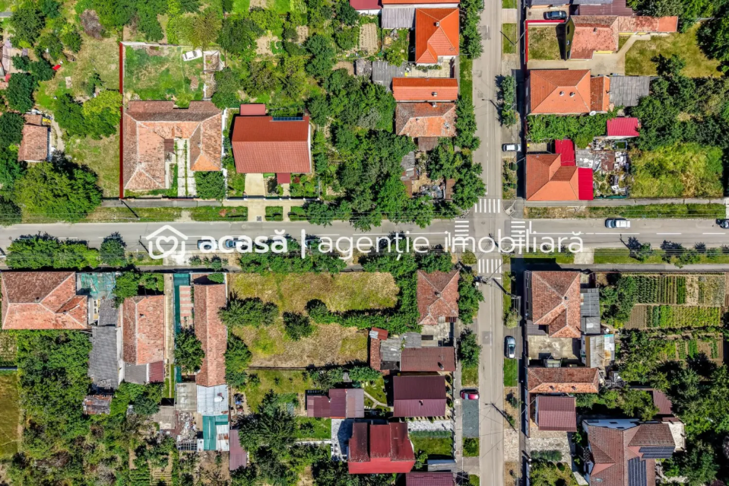 Casă cu teren 1018 mp și 2 fronturi stradale- Bujac - Casa, construită din cărămidă solidă, se află pe un teren generos de 1018 mp, cu două fronturi stradale, oferind multiple posibilități de compartimentare, extindere sau chiar dezvoltare imobiliară.
🔹 Detalii principale:
Suprafață teren: 1018 mp
Front stradal total: 70 ml (2 străzi)
Construcție: cărămidă
Stare: necesită renovare (ideal pentru personalizare totală)
Pivniță: foarte bine izolată, fără infiltrații
Grădină mare, potrivită pentru livadă sau construcție suplimentară
🔹 Avantaje:
Zonă liniștită și bine cotată din Bujac
Toate utilitățile în zonă

Preț:129.000€
Nu dispui de toată suma? Te ajutăm noi gratuit! Îți obținem oferte de la 16 bănci.
Ai o proprietate de vânzare în Arad și vrei să știi cât valorează cu adevărat?
Sună-mă pentru o evaluare gratuită, fără obligații.

📞 Contact:
Lucian Marc – Consultant Imobiliar
📱 0746 093 329
🏢 ACASĂ | Agenție Imobiliară Arad
📍 Bulevardul Decebal 2, Arad 310133