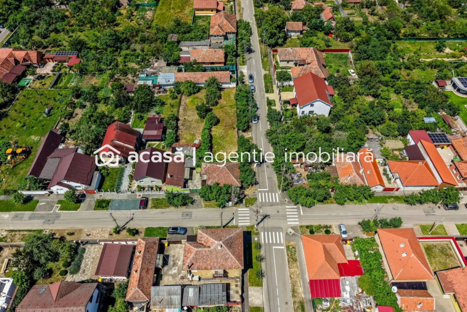 Casă cu teren 1018 mp și 2 fronturi stradale- Bujac - Casa, construită din cărămidă solidă, se află pe un teren generos de 1018 mp, cu două fronturi stradale, oferind multiple posibilități de compartimentare, extindere sau chiar dezvoltare imobiliară.
🔹 Detalii principale:
Suprafață teren: 1018 mp
Front stradal total: 70 ml (2 străzi)
Construcție: cărămidă
Stare: necesită renovare (ideal pentru personalizare totală)
Pivniță: foarte bine izolată, fără infiltrații
Grădină mare, potrivită pentru livadă sau construcție suplimentară
🔹 Avantaje:
Zonă liniștită și bine cotată din Bujac
Toate utilitățile în zonă

Preț:129.000€
Nu dispui de toată suma? Te ajutăm noi gratuit! Îți obținem oferte de la 16 bănci.
Ai o proprietate de vânzare în Arad și vrei să știi cât valorează cu adevărat?
Sună-mă pentru o evaluare gratuită, fără obligații.

📞 Contact:
Lucian Marc – Consultant Imobiliar
📱 0746 093 329
🏢 ACASĂ | Agenție Imobiliară Arad
📍 Bulevardul Decebal 2, Arad 310133
