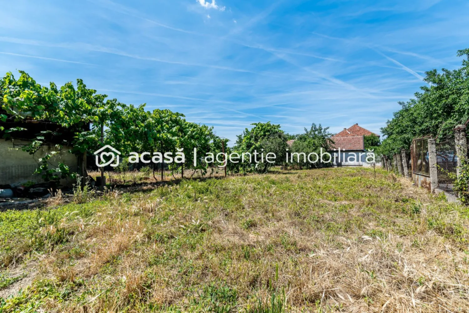 Casă cu teren 1018 mp și 2 fronturi stradale- Bujac - Casa, construită din cărămidă solidă, se află pe un teren generos de 1018 mp, cu două fronturi stradale, oferind multiple posibilități de compartimentare, extindere sau chiar dezvoltare imobiliară.
🔹 Detalii principale:
Suprafață teren: 1018 mp
Front stradal total: 70 ml (2 străzi)
Construcție: cărămidă
Stare: necesită renovare (ideal pentru personalizare totală)
Pivniță: foarte bine izolată, fără infiltrații
Grădină mare, potrivită pentru livadă sau construcție suplimentară
🔹 Avantaje:
Zonă liniștită și bine cotată din Bujac
Toate utilitățile în zonă

Preț:129.000€
Nu dispui de toată suma? Te ajutăm noi gratuit! Îți obținem oferte de la 16 bănci.
Ai o proprietate de vânzare în Arad și vrei să știi cât valorează cu adevărat?
Sună-mă pentru o evaluare gratuită, fără obligații.

📞 Contact:
Lucian Marc – Consultant Imobiliar
📱 0746 093 329
🏢 ACASĂ | Agenție Imobiliară Arad
📍 Bulevardul Decebal 2, Arad 310133