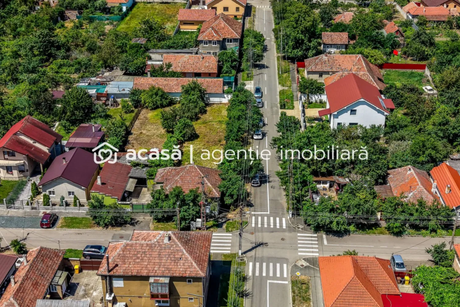 Casă cu teren 1018 mp și 2 fronturi stradale- Bujac - Casa, construită din cărămidă solidă, se află pe un teren generos de 1018 mp, cu două fronturi stradale, oferind multiple posibilități de compartimentare, extindere sau chiar dezvoltare imobiliară.
🔹 Detalii principale:
Suprafață teren: 1018 mp
Front stradal total: 70 ml (2 străzi)
Construcție: cărămidă
Stare: necesită renovare (ideal pentru personalizare totală)
Pivniță: foarte bine izolată, fără infiltrații
Grădină mare, potrivită pentru livadă sau construcție suplimentară
🔹 Avantaje:
Zonă liniștită și bine cotată din Bujac
Toate utilitățile în zonă

Preț:129.000€
Nu dispui de toată suma? Te ajutăm noi gratuit! Îți obținem oferte de la 16 bănci.
Ai o proprietate de vânzare în Arad și vrei să știi cât valorează cu adevărat?
Sună-mă pentru o evaluare gratuită, fără obligații.

📞 Contact:
Lucian Marc – Consultant Imobiliar
📱 0746 093 329
🏢 ACASĂ | Agenție Imobiliară Arad
📍 Bulevardul Decebal 2, Arad 310133
