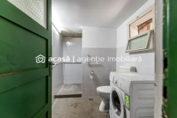 Casă cu teren 1018 mp și 2 fronturi stradale- Bujac