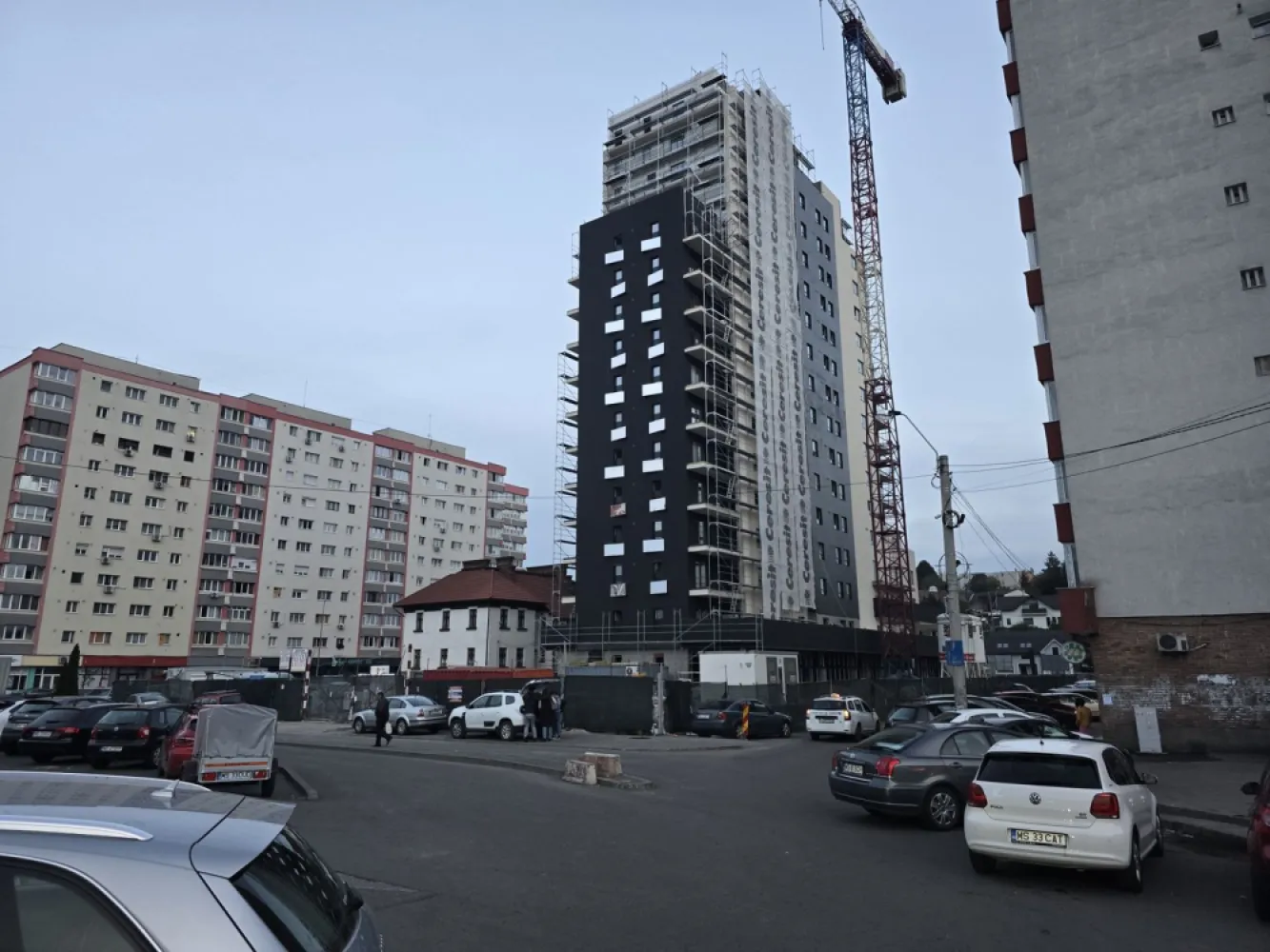 Oferta Apartamente c in Bloc Nou 41 mp et.8, - Contact 0774048706 Bogdan 
De vânzare apartament in Bloc nou cu 2 camere decomandat confort 1, situat în Zona semicentral, cu suprafeta utilă de la 55 mp + balcon 9 mp. situat la etajul 4 di 16
Apartamentul cu 2 camere se vinde semifinisat la pretul de 107.500 euro+tva
Contact 0774048706 Bogdan
Dacă vă place această ofertă - sau pentru alte informații sunați la numărul de contact din anunț! 
Compania Zap Imobiliare vă pune la dispoziție toate informațiile, actele și documentele necesare alături de asistență și consiliere permanentă până la finalizarea achiziției imobiliare. Ne dorim să îți oferim cea mai plăcută experiență, îndeplinim vise cu pereți!