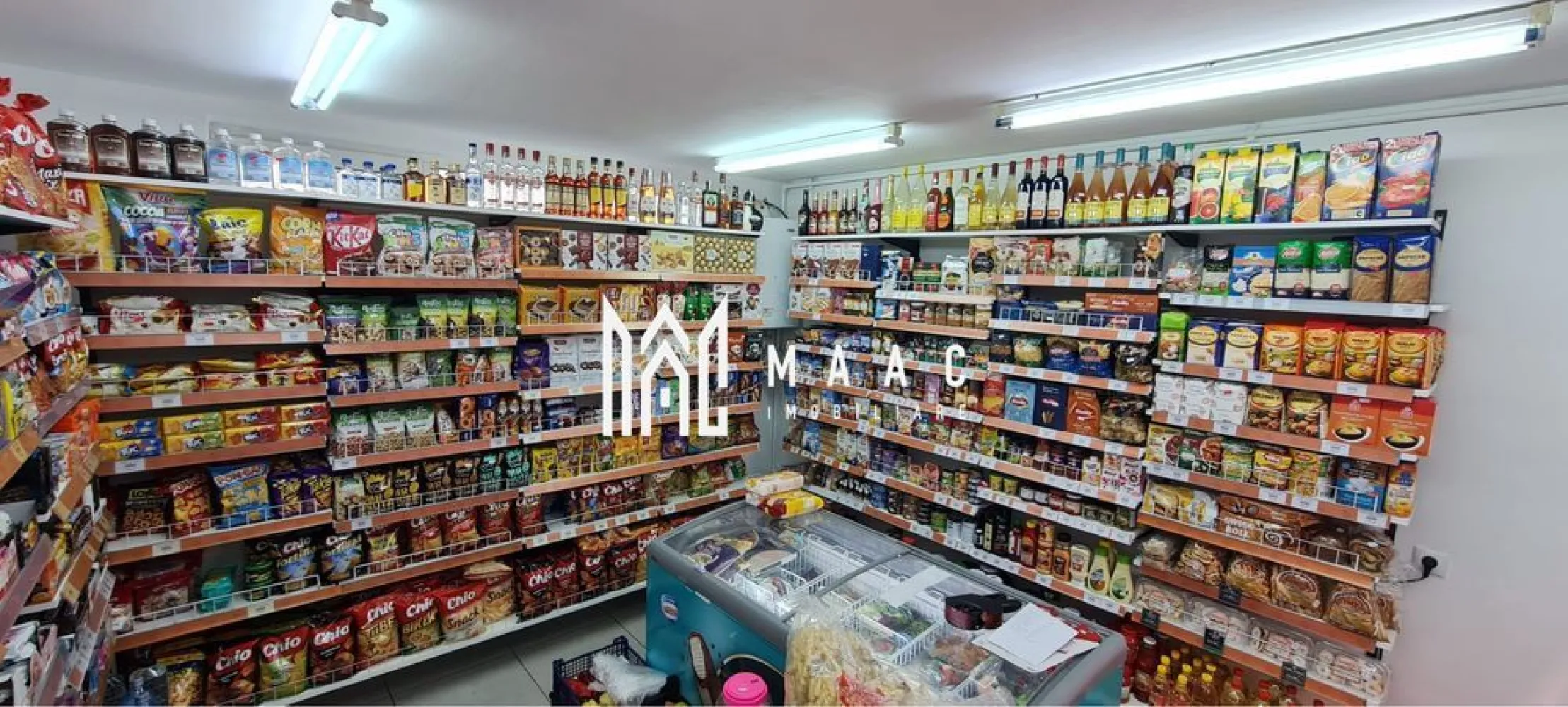 Spațiu comercial I VAD I Parcare I Chiriaș I Arhitecților - Spațiu comercial cu suprafață utilă de 51 mp, situat într-o zonă în plină dezvoltare, ideal pentru investiție datorită predării cu chiriași existenți și contract ferm pe termen lung. Caracteristici principale - Contract de închiriere valabil încă 5 ani - Parcare inclusă - Grup sanitar propriu - Spațiu de depozitare - Două intrări separate - Încălzire cu centrală termică O proprietate compactă, ușor de administrat și cu randament stabil încă din prima zi. Pentru informații suplimentare și vizionare, contactați MAAC Imobiliare specificând ID CP2892989.