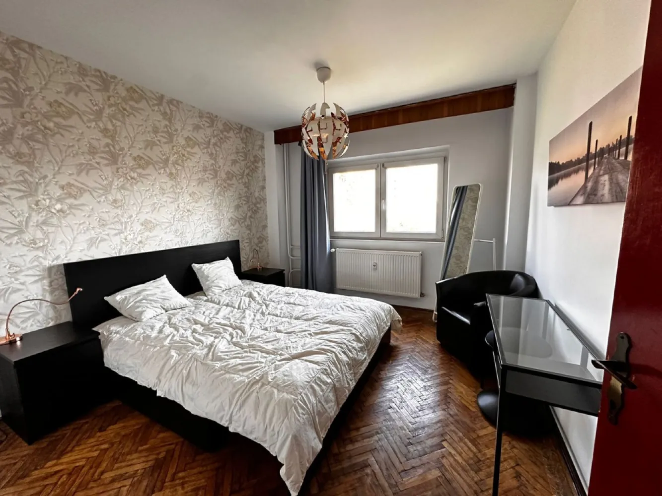 Banu Manta Titulescu apartament 2 camere mobilat de inchiriat - K Imobiliare propune spre inchiriere in zona Banu Manta Titulescu bloc reabilitat apartament 2 camere decomandat mobiliate si utilate.